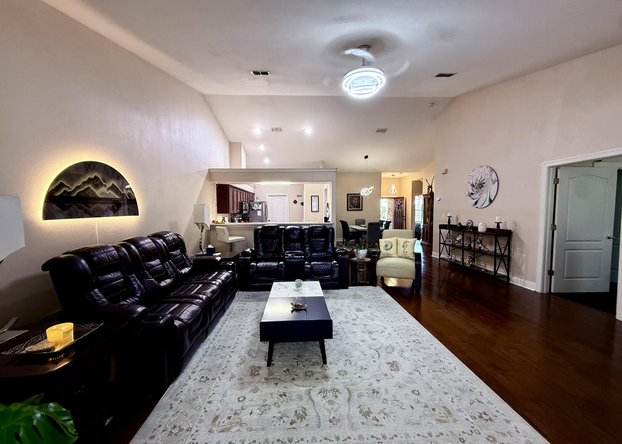 DIAMOND LAKES - Residential