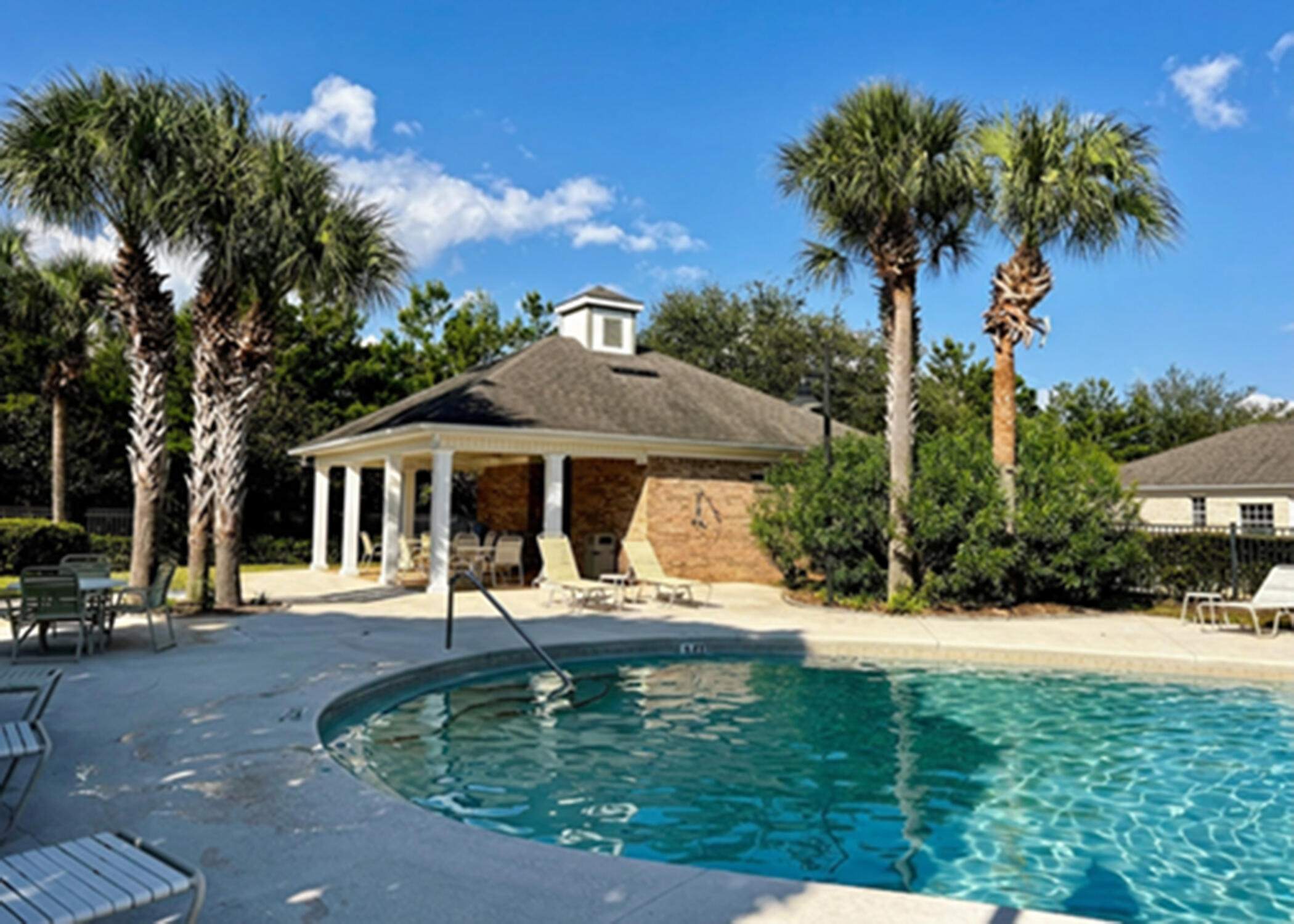 DIAMOND LAKES - Residential
