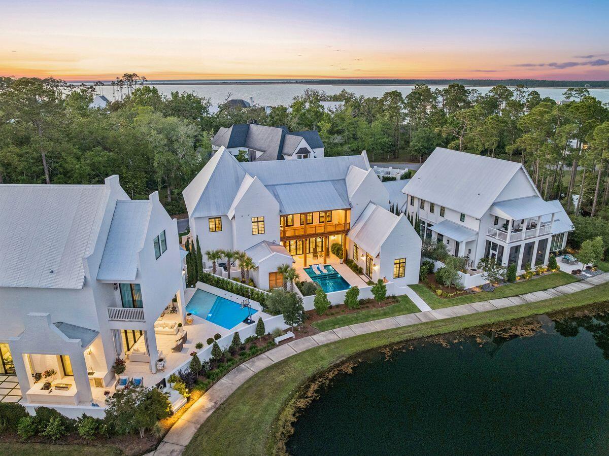 CHURCHILL OAKS - Residential