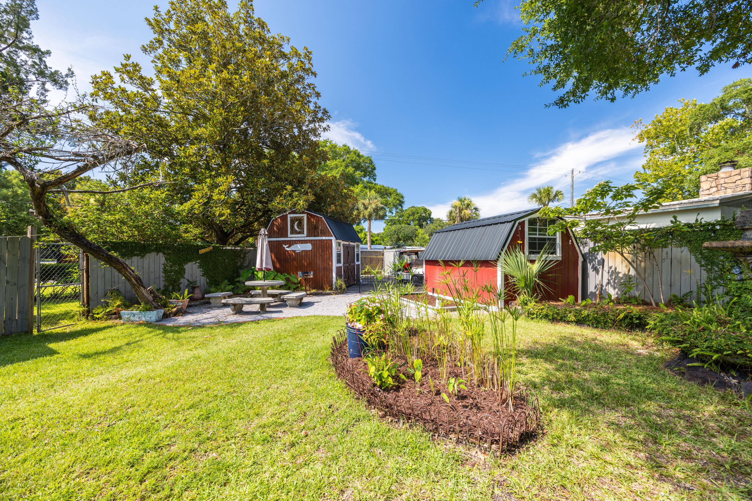 ELLIOTTS POINT 4TH ADDN - Residential
