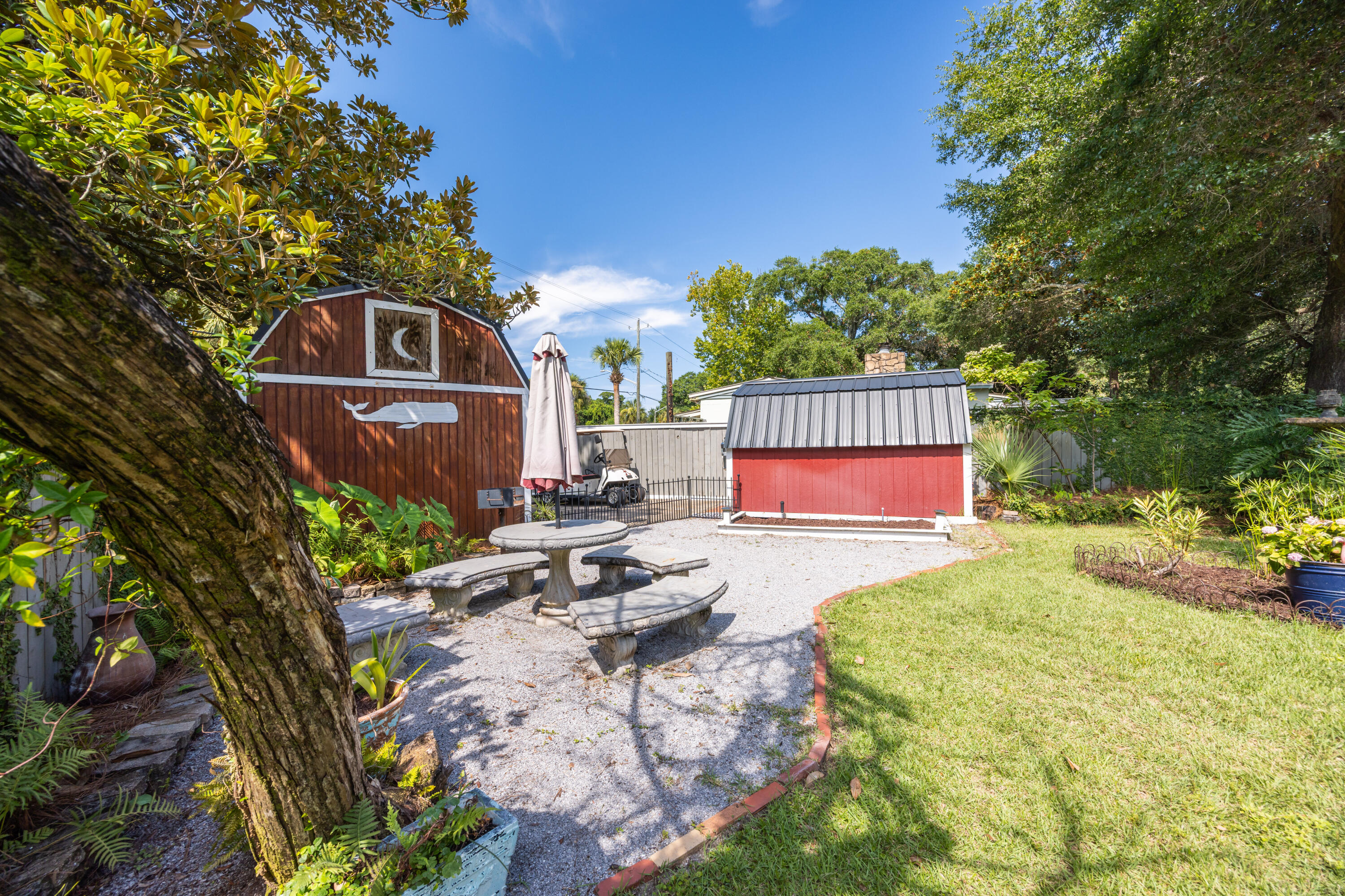 ELLIOTTS POINT 4TH ADDN - Residential