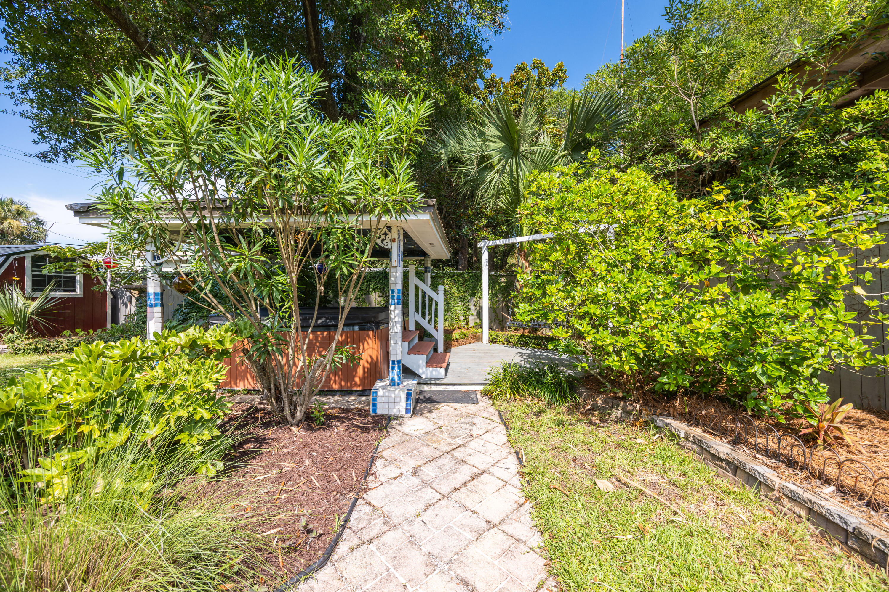 ELLIOTTS POINT 4TH ADDN - Residential