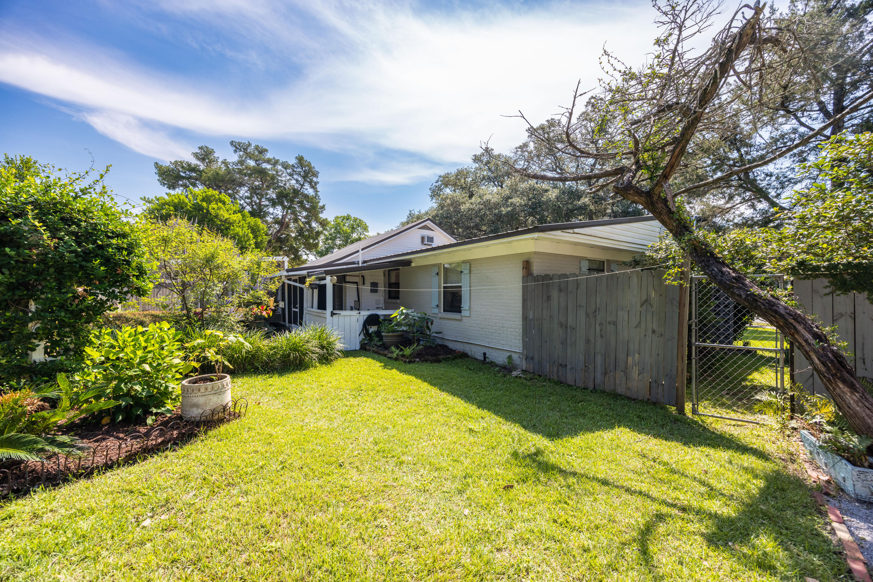 ELLIOTTS POINT 4TH ADDN - Residential