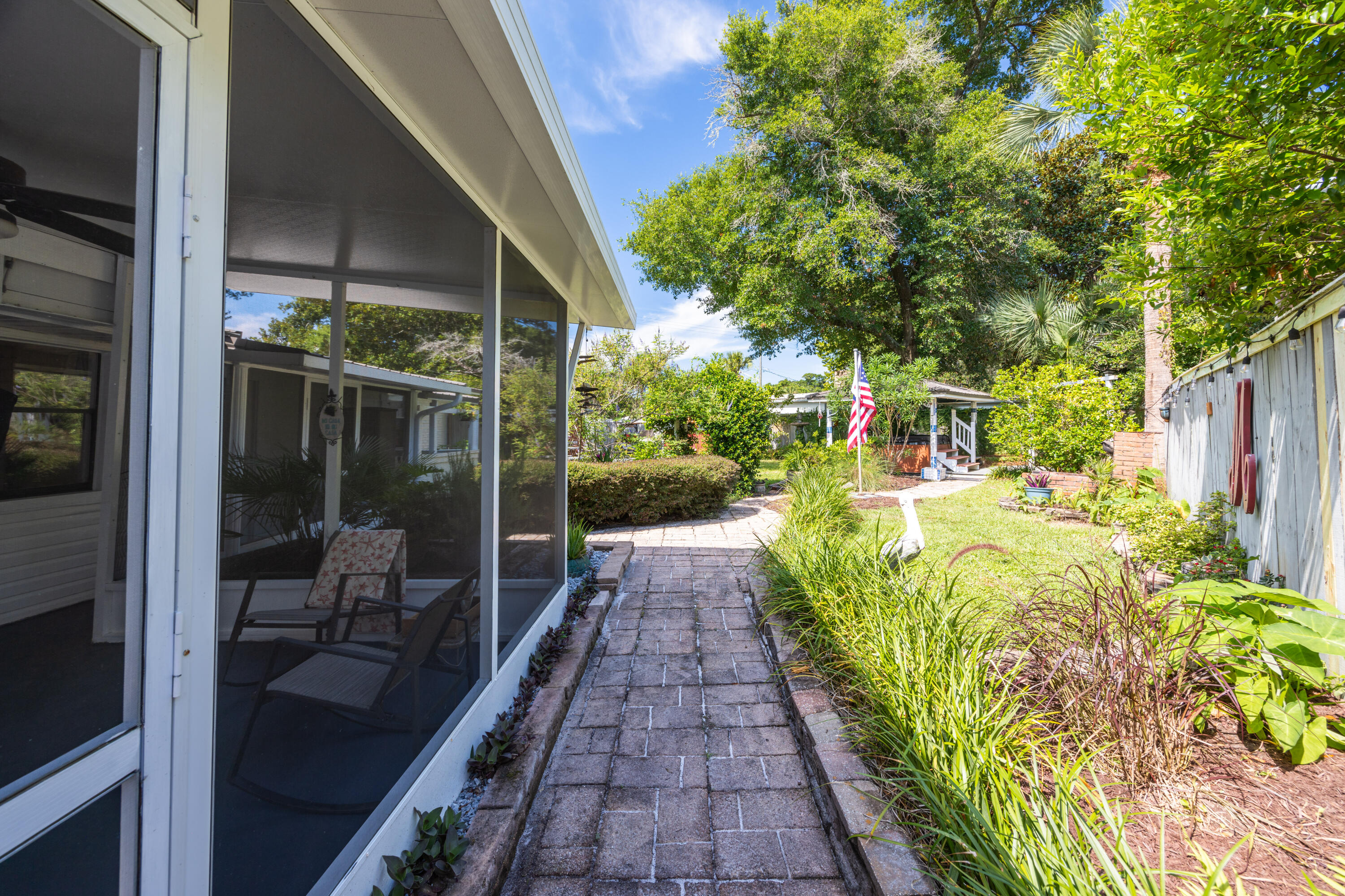 ELLIOTTS POINT 4TH ADDN - Residential