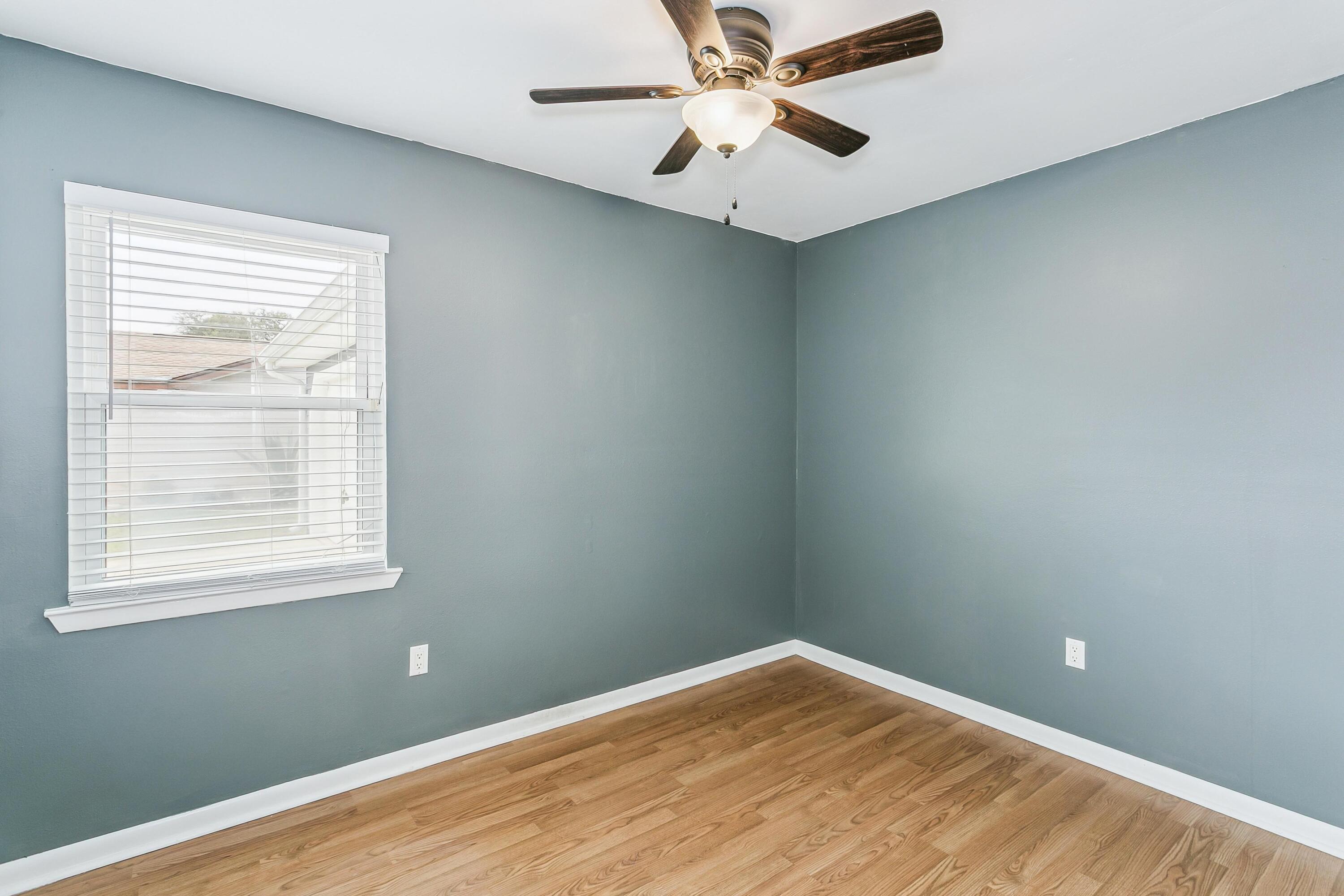 OAKRIDGE MANOR LOT 22 - Residential