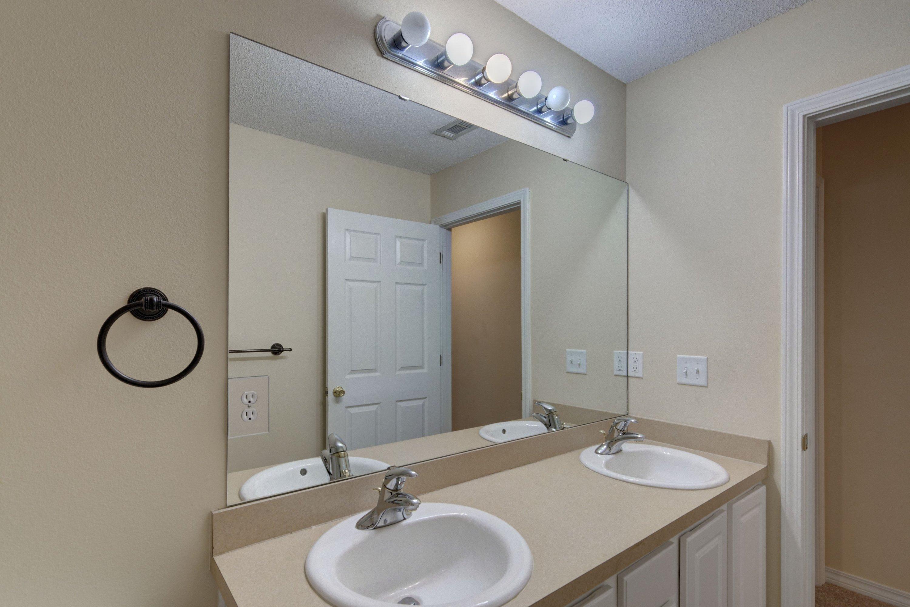 KELLIE'S WAY - Residential