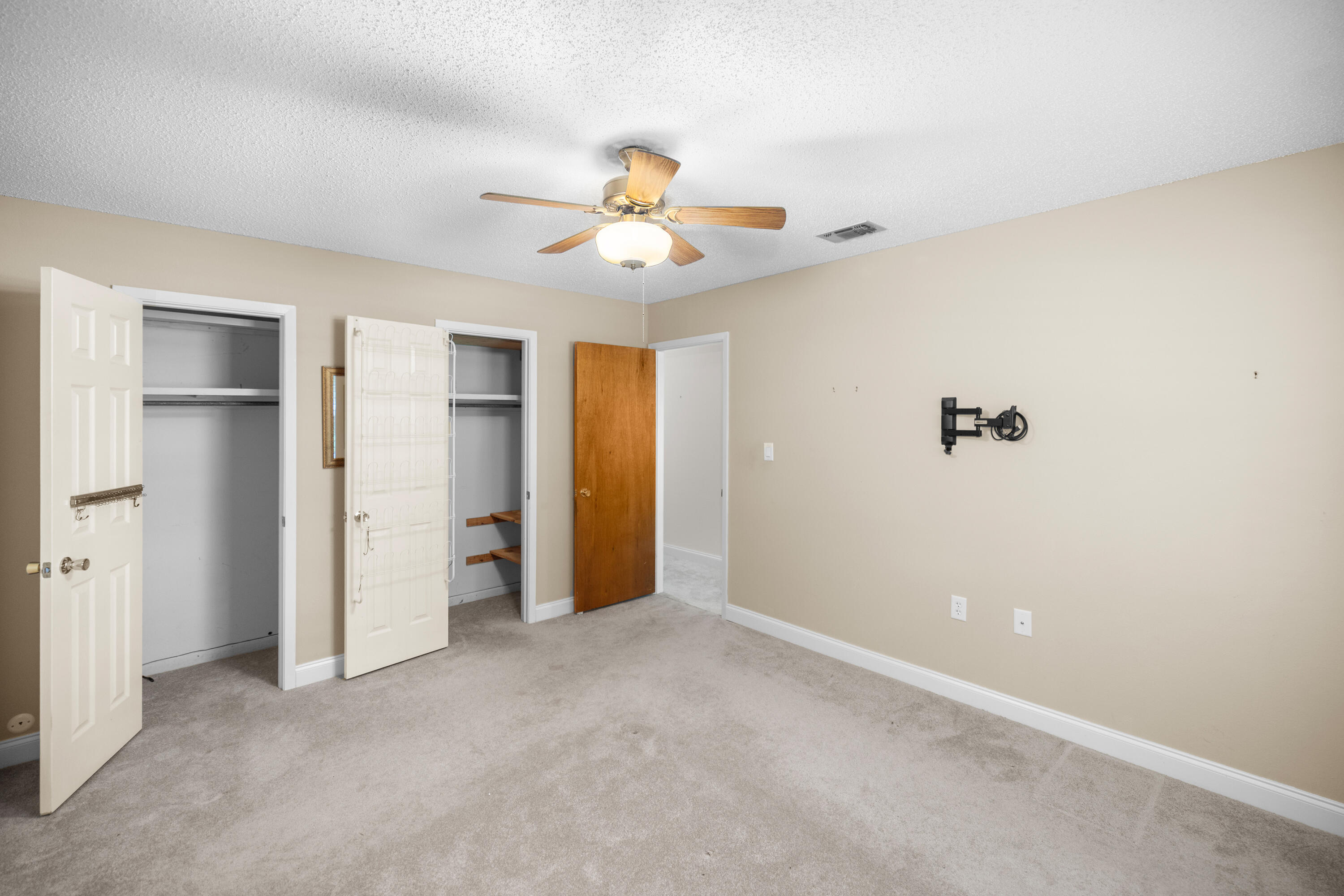 LAKE LORRAINE ESTATES 3 - Residential