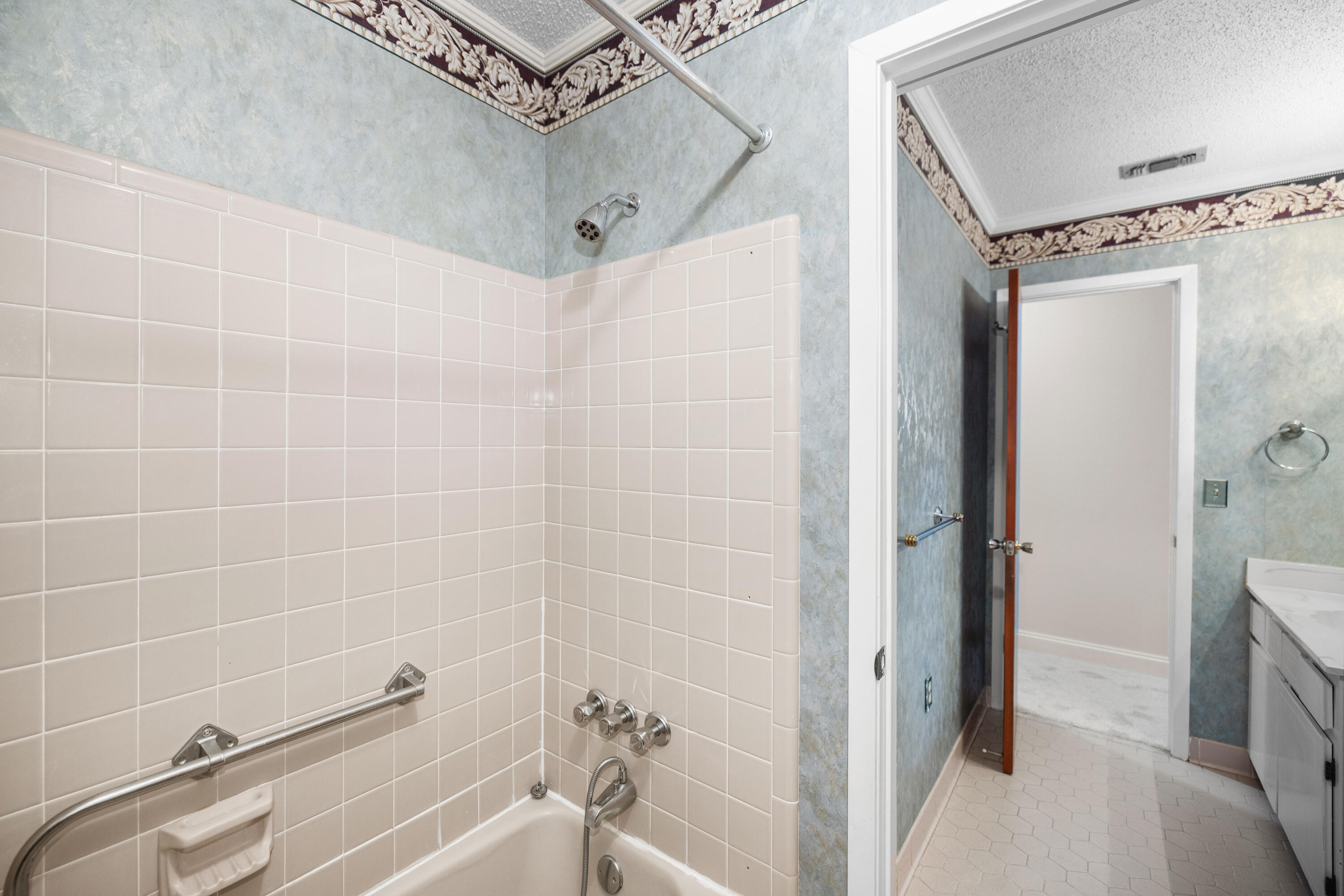 LAKE LORRAINE ESTATES 3 - Residential