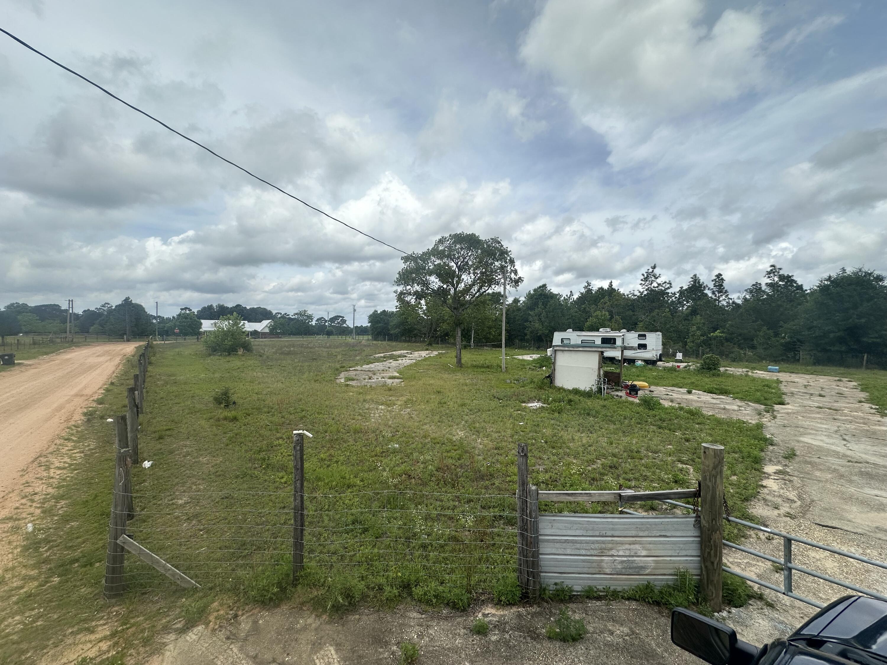 NO RECORDED SUBDIVISION - Land