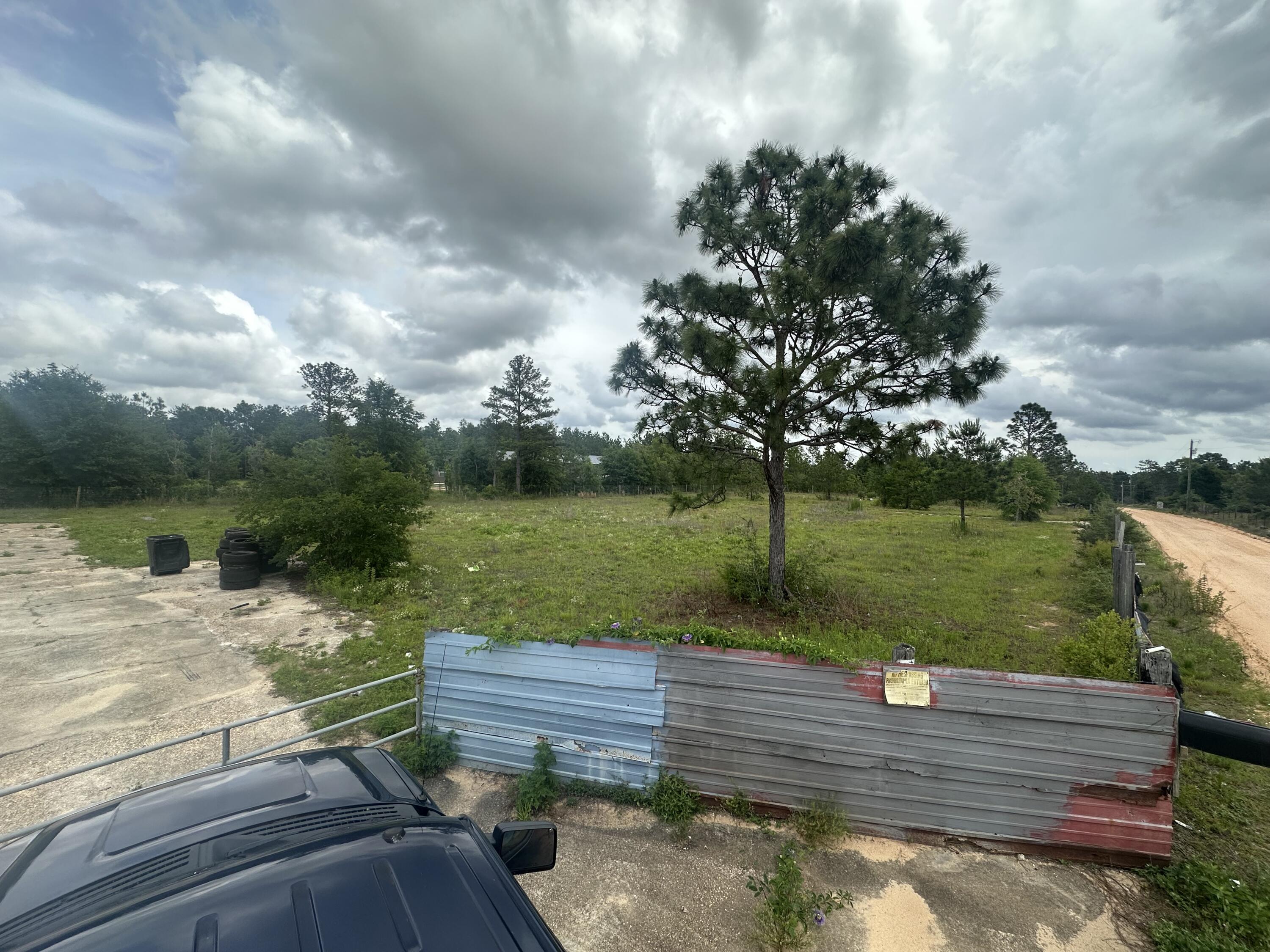 NO RECORDED SUBDIVISION - Land