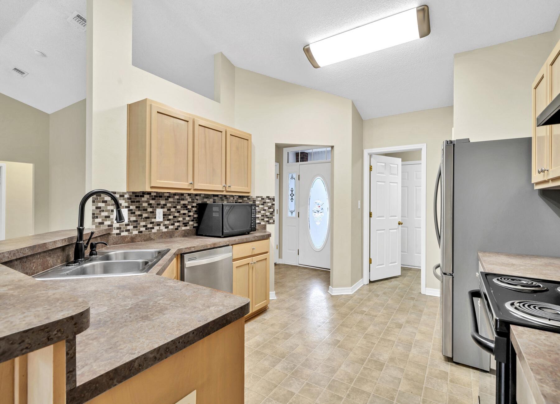 CREETWOOD PLACE - Residential Lease