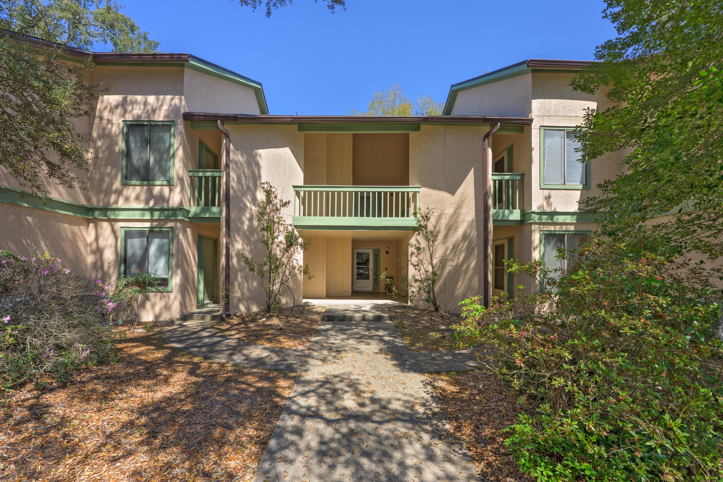 A quaint and beautiful find in Bluewater Bay in the Garden Oaks Condos. This home is carpet free with tile and laminate floors for easy clean up. It also features 2 bedrooms in a split bedroom style. The family room is extremely comfortable and affords a gracious living area. The screened porch is an extension of a Florida living area environment and provides a great space to enjoy the Florida weather. The kitchen has a pass through window, ample storage area and all of the basic amenities of a kitchen. There is a washer and dryer that will convey with this property.