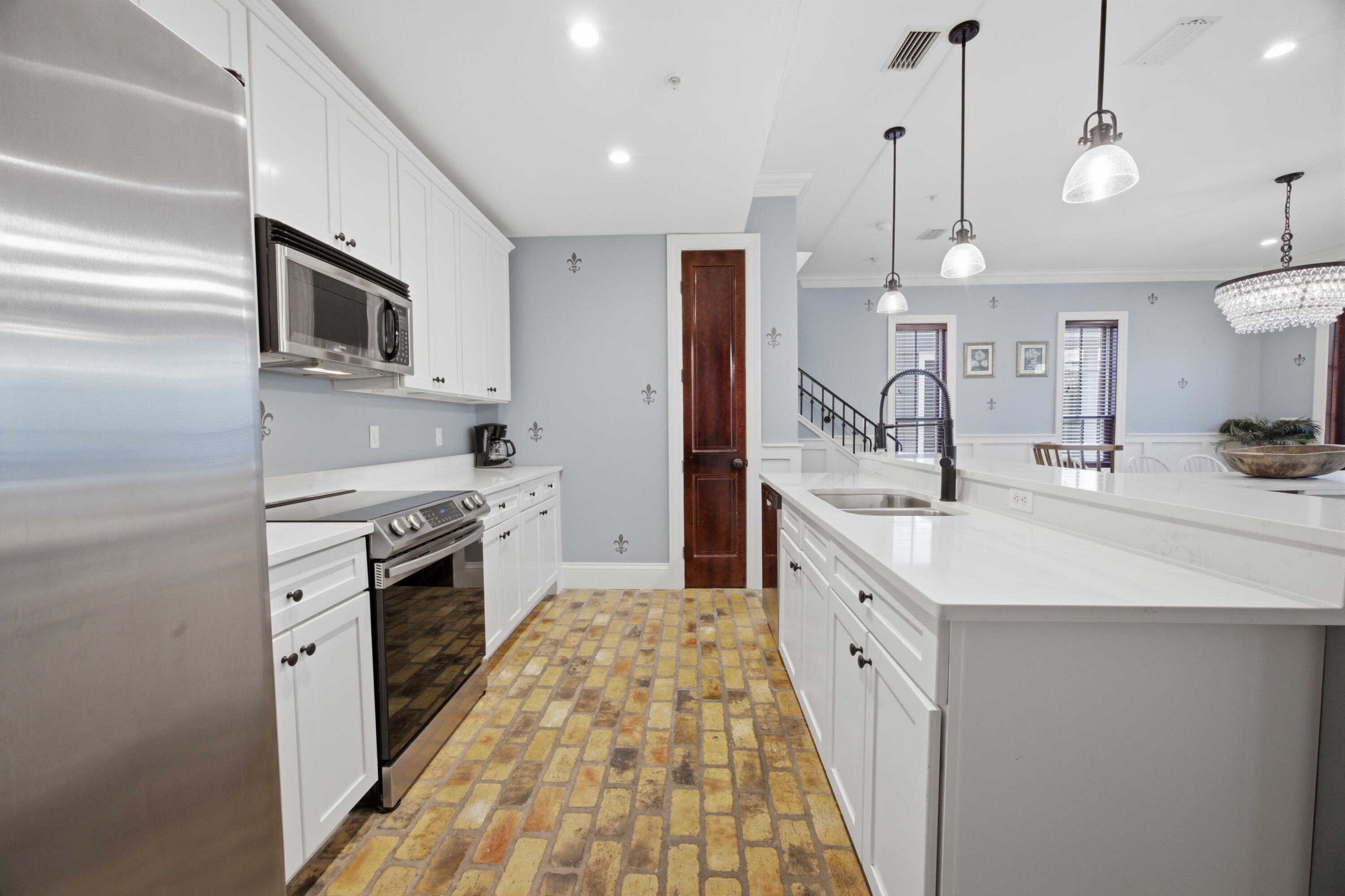 FISHERMAN'S VILLAGE - Residential