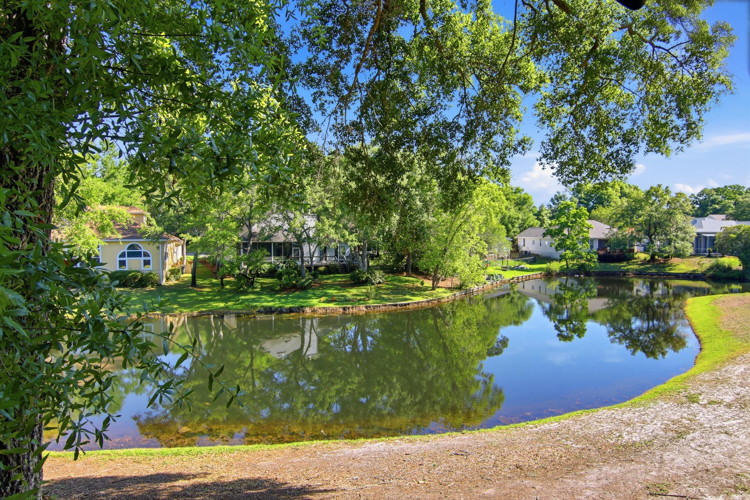 LAKESIDE CONDO AT BLUEWATER BAY - Residential