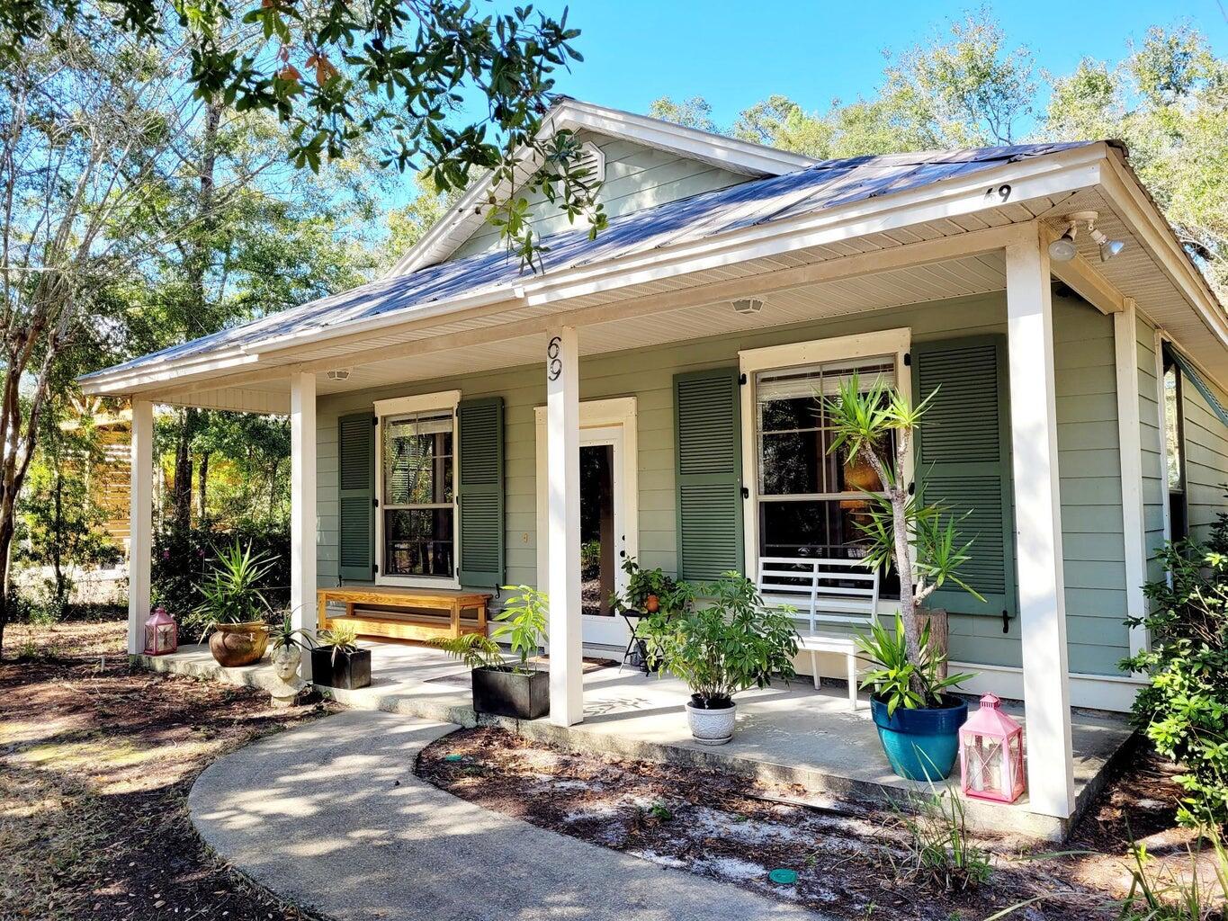 Cozy COASTAL COTTAGE  on 1/2 acre lot in Historic Pt Washington, located minutes from Eden Gardens and the public boat launch on the Choctawhatchee Bay. This property features a HUGE GARAGE with room for a boat & cars. Home has a canopy of mature oak trees with native landscaping, circular driveway, and room for a pool or outdoor entertaining space. ONE LEVEL EZ LIVING has open living, dining & kitchen, 3 spacious BR & 2 BA (Primary en-suite bath), lots of storage, large laundry room, & updated stainless appliances (less than 2 years old). Screened porch off back of house overlooks the peaceful, park-like setting & is the perfect space for relaxing. The OVERSIZED DOUBLE GARAGE has tall roll doors and will easily accommodate a boat, truck or recreational vehicle. Topped by a carriage house complete with apartment, bath, laundry area, guest house or office.