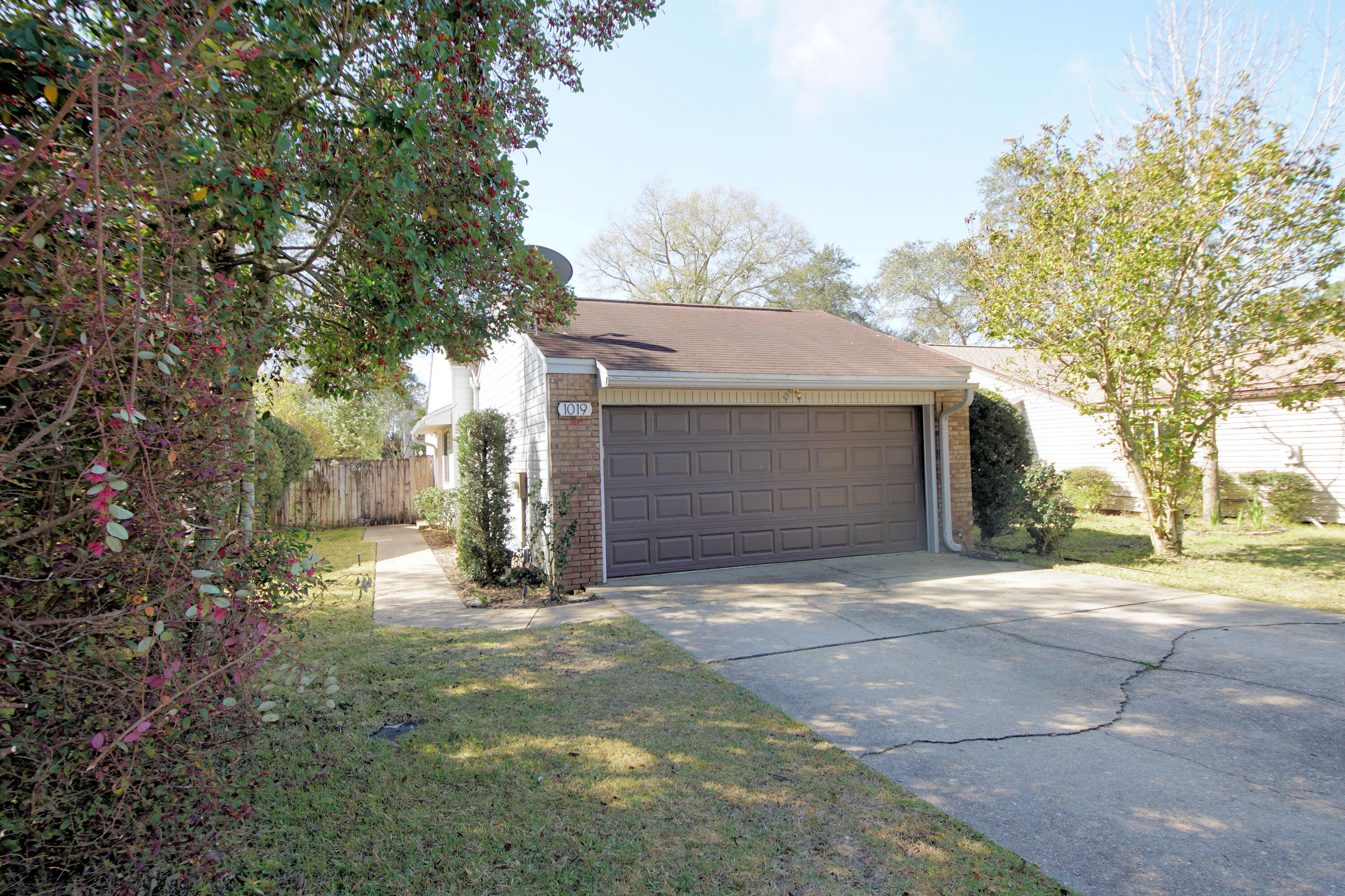 Welcome to this well-maintained home in the Cedar Ridge neighborhood. The open floor plan offers a comfortable living room, dining area, and galley-style kitchen featuring a natural gas range, granite countertops, and ample cabinet space. Bamboo laminate flooring flows throughout the home, creating a warm and cohesive look. Additional highlights include a two-car garage and a whole house generator.  Enjoy the fenced backyard with a sprinkler system.  Conveniently located near Eglin AFB, Hurlburt Field, Duke Field, and Northwest Florida State College, This home combines comfort and convenience in one great package.
Roof replaced 2023.