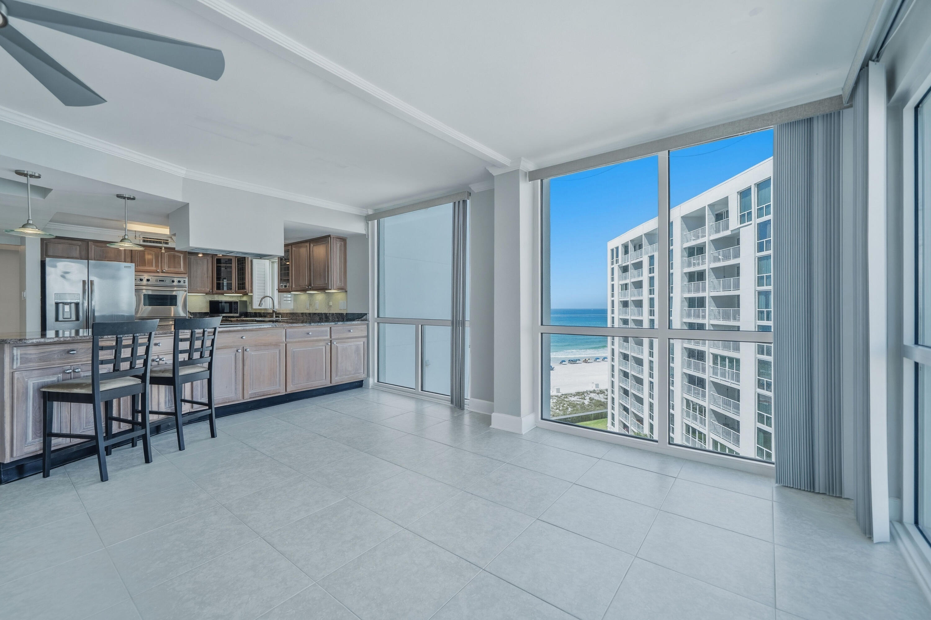 SHORELINE TOWERS 1 - Residential