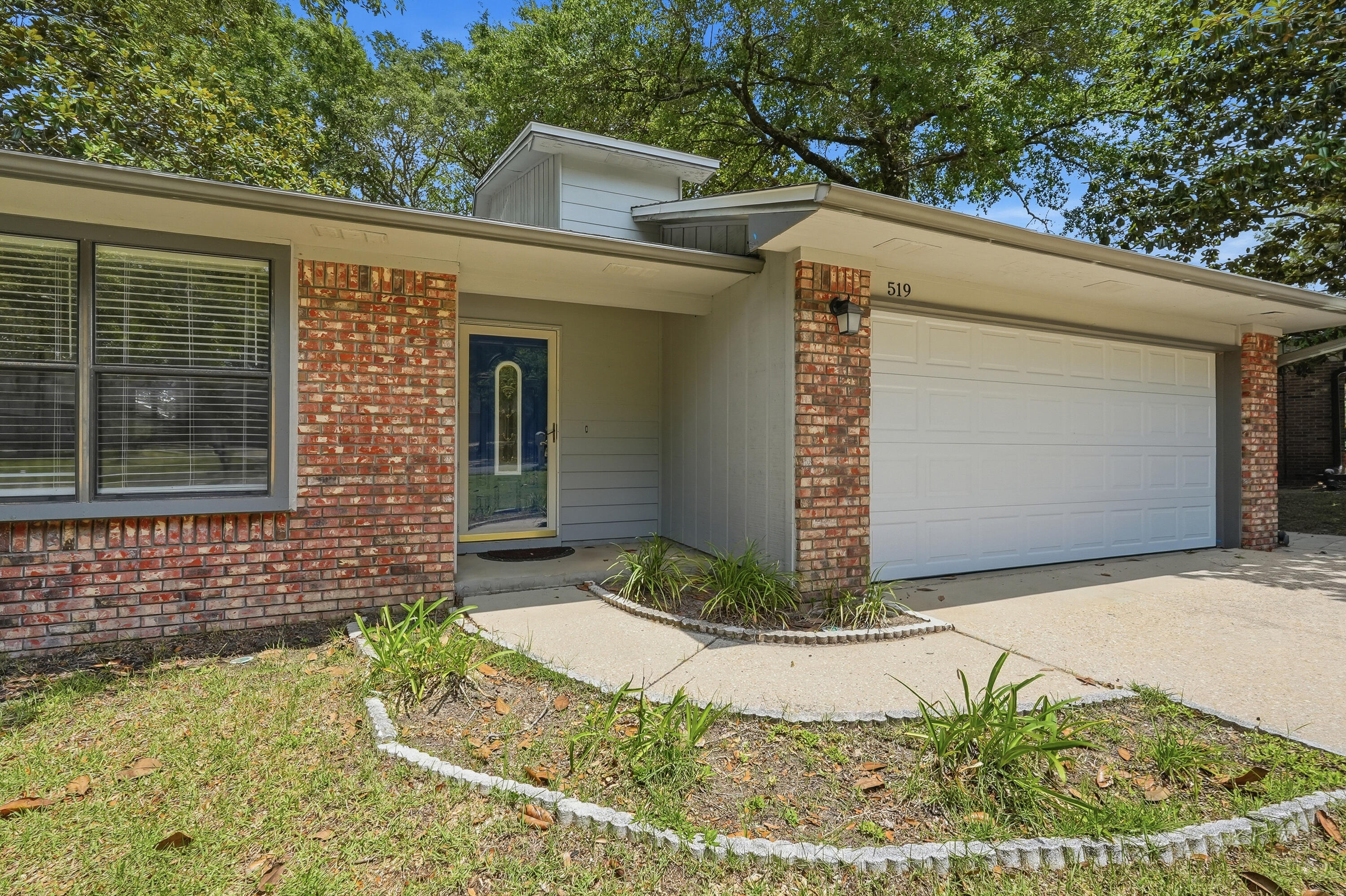 CREEKSIDE 4 - Residential Lease
