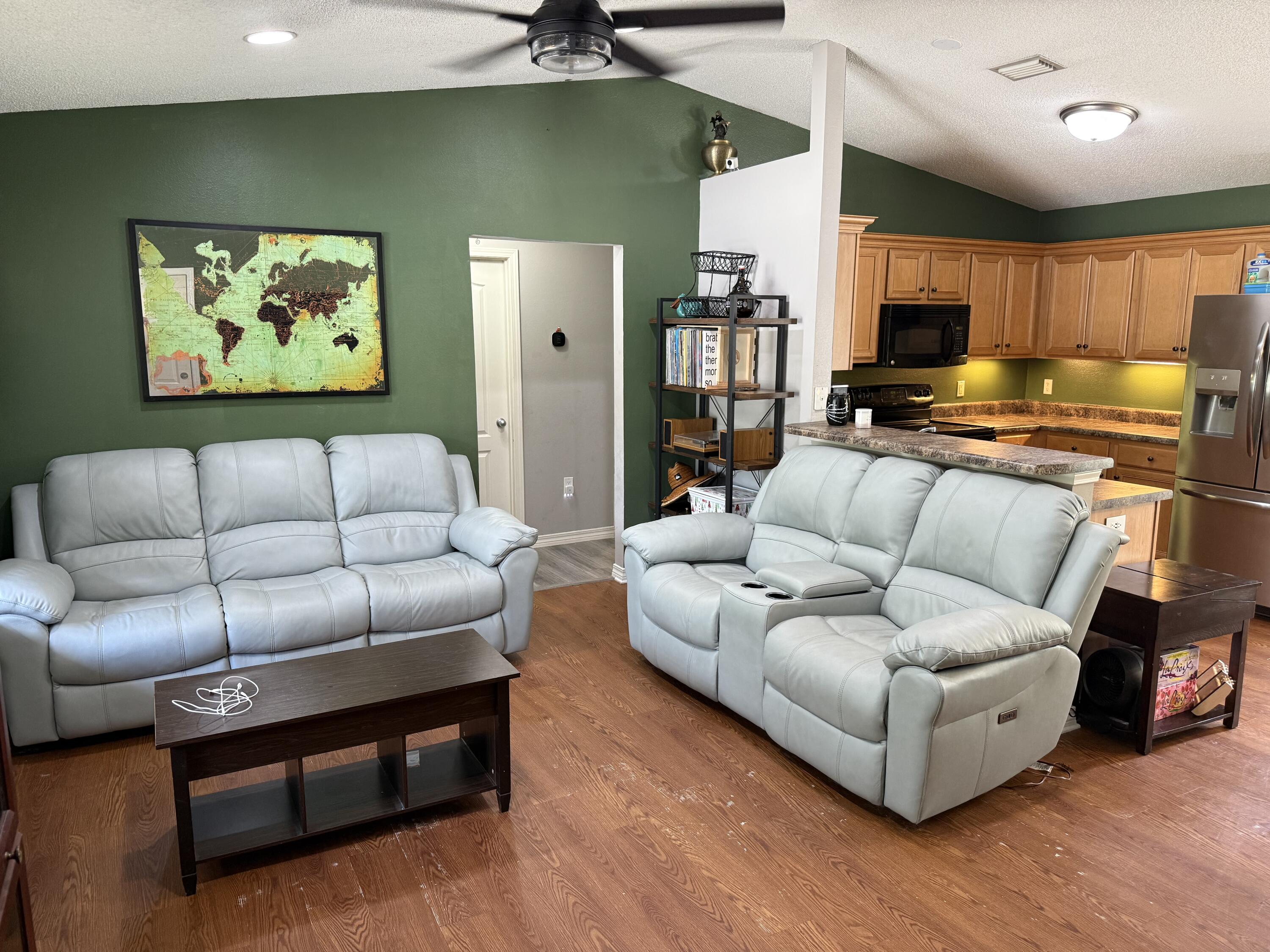 COUNTRY CLUB ESTATES - Residential