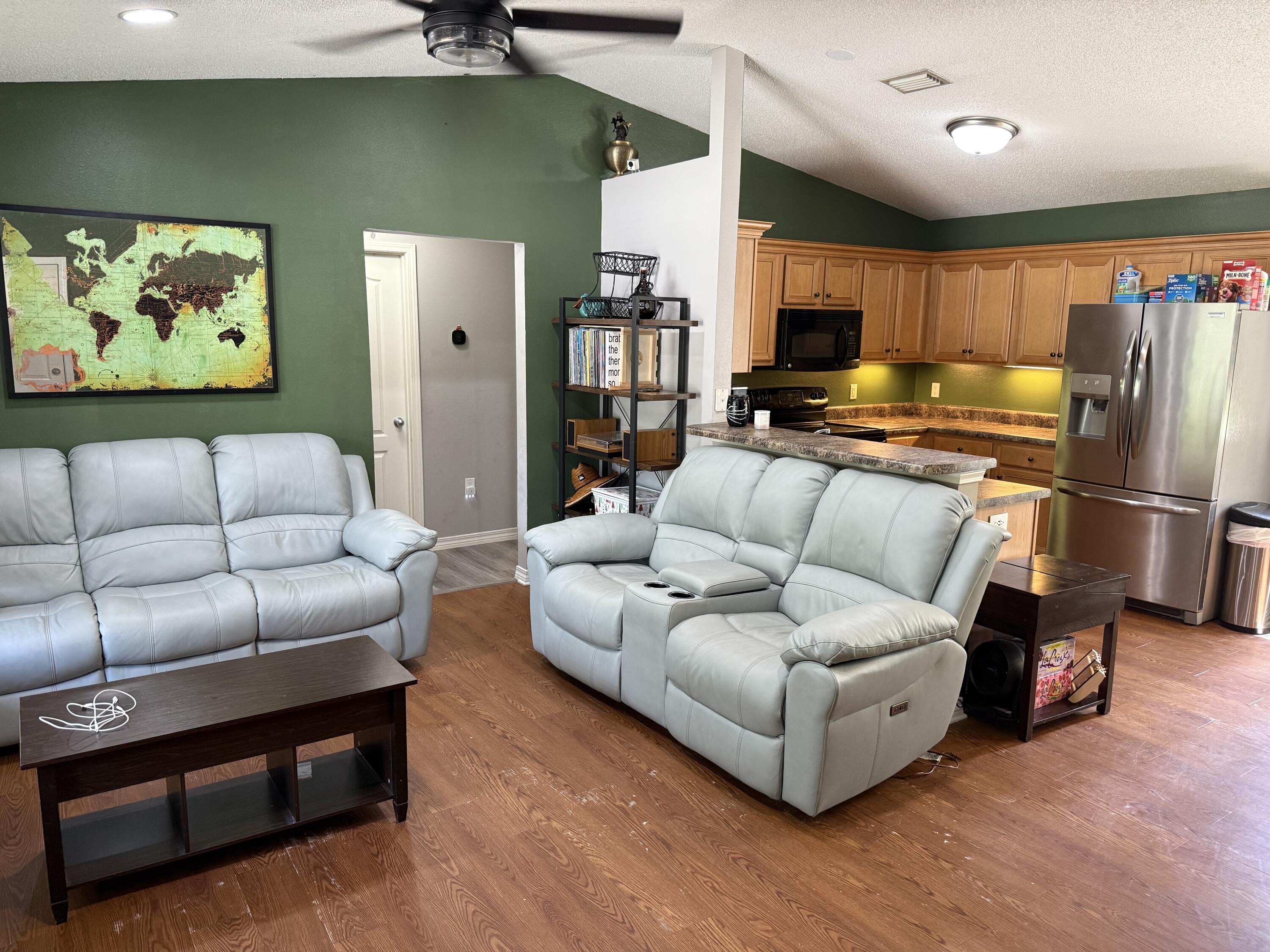 COUNTRY CLUB ESTATES - Residential