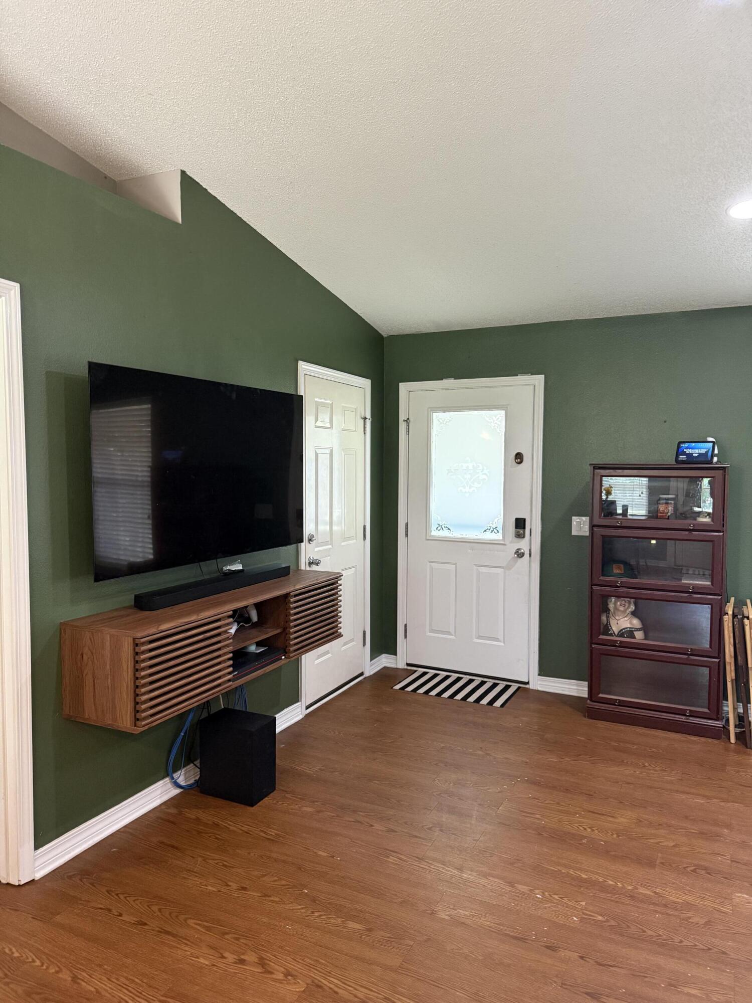 COUNTRY CLUB ESTATES - Residential