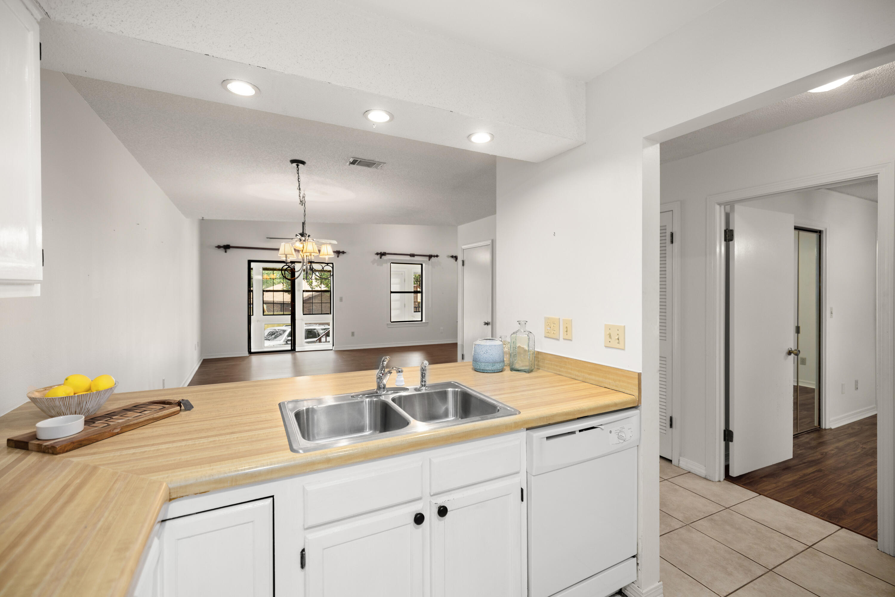 HIDDEN COVE T/H - Residential