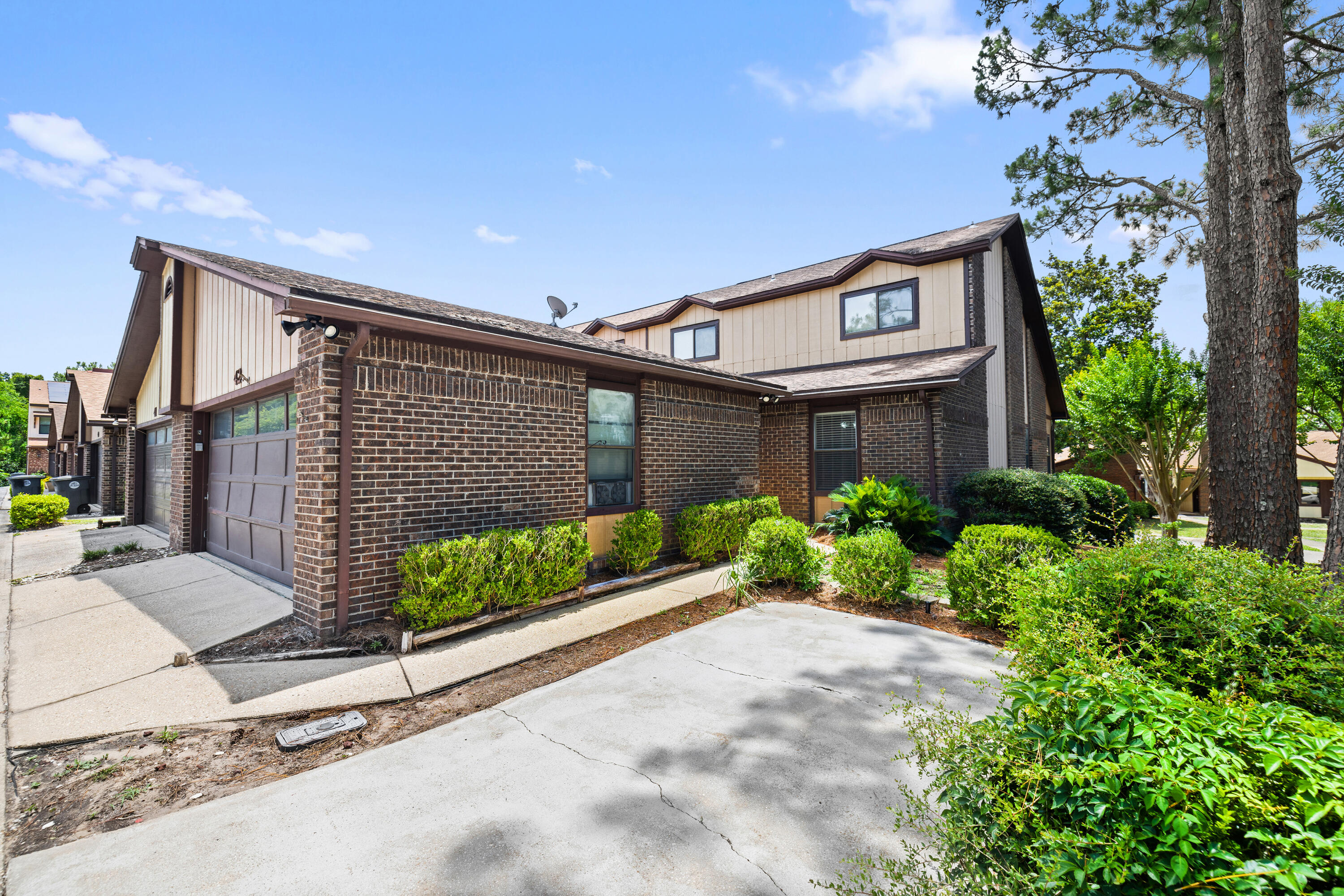 HIDDEN COVE T/H - Residential
