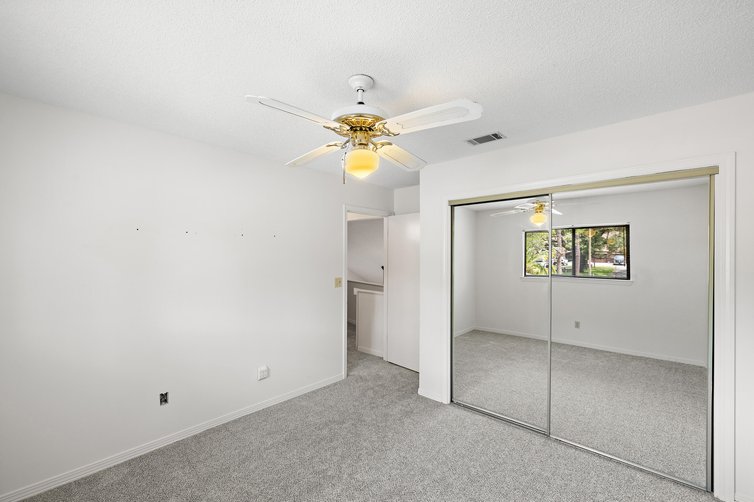 HIDDEN COVE T/H - Residential