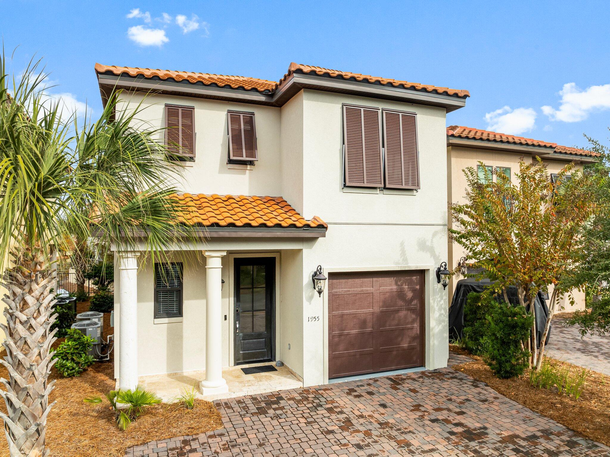 VILLA LAGO - Residential