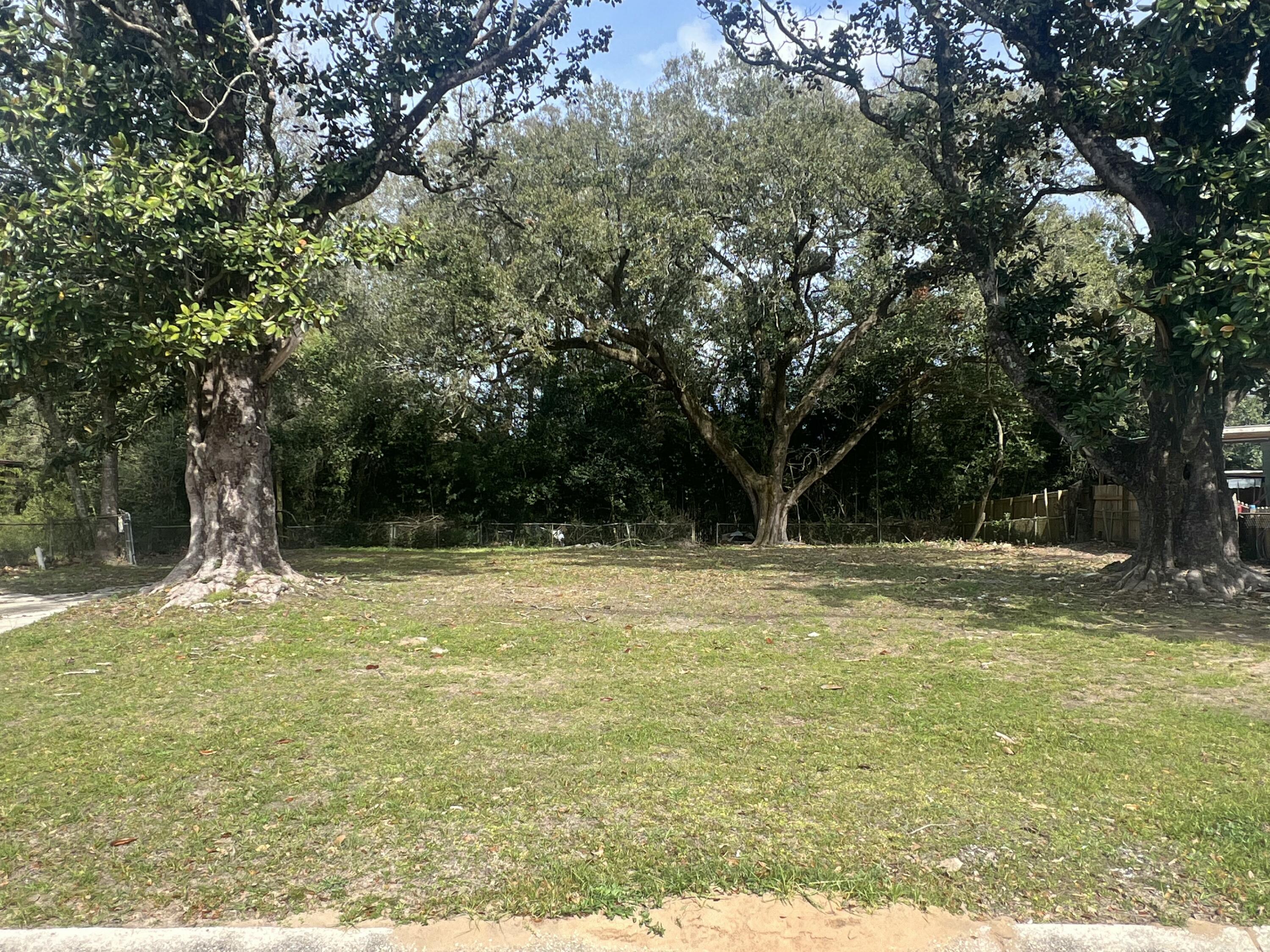OAKCREST - Land