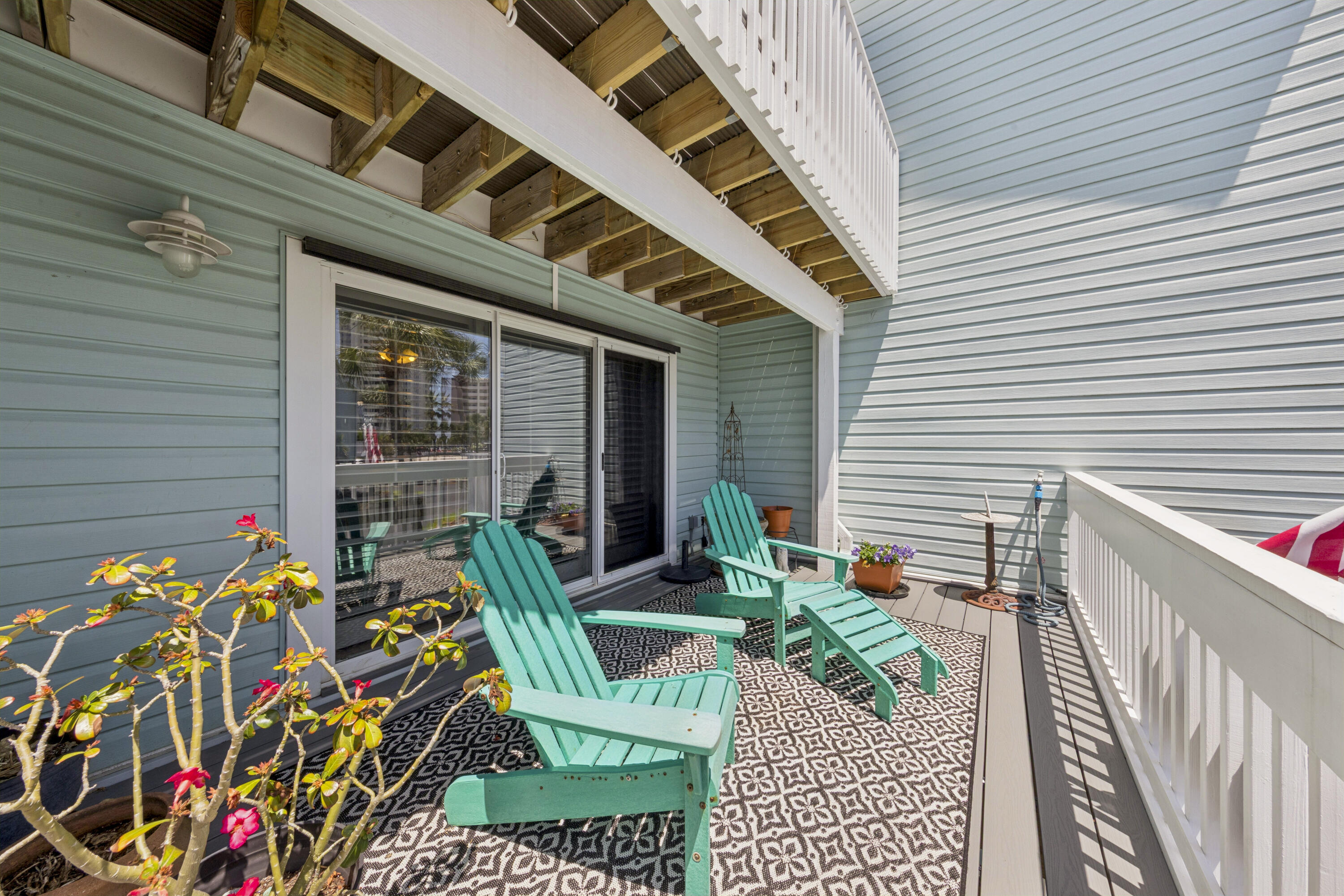 SANDCASTLE BEACH HOMES - Residential
