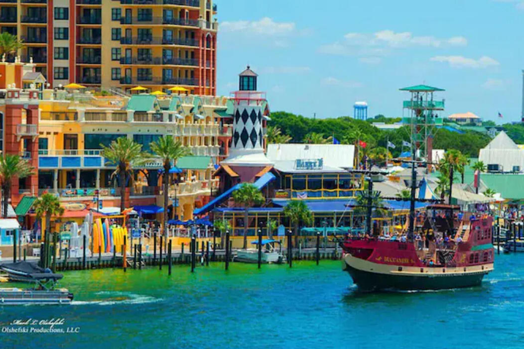 EMERALD WATERS VILLAGE - Residential