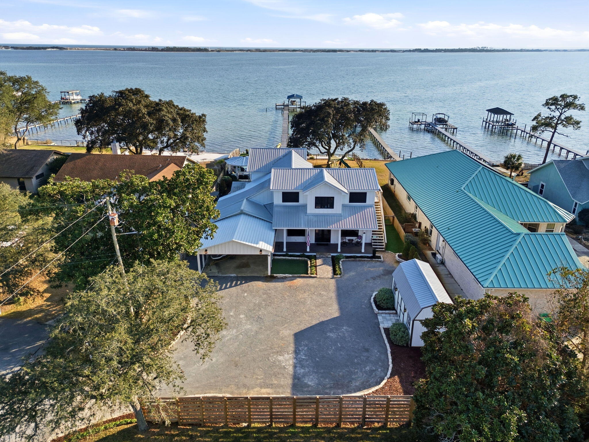 CRESCENT SHORES - Residential