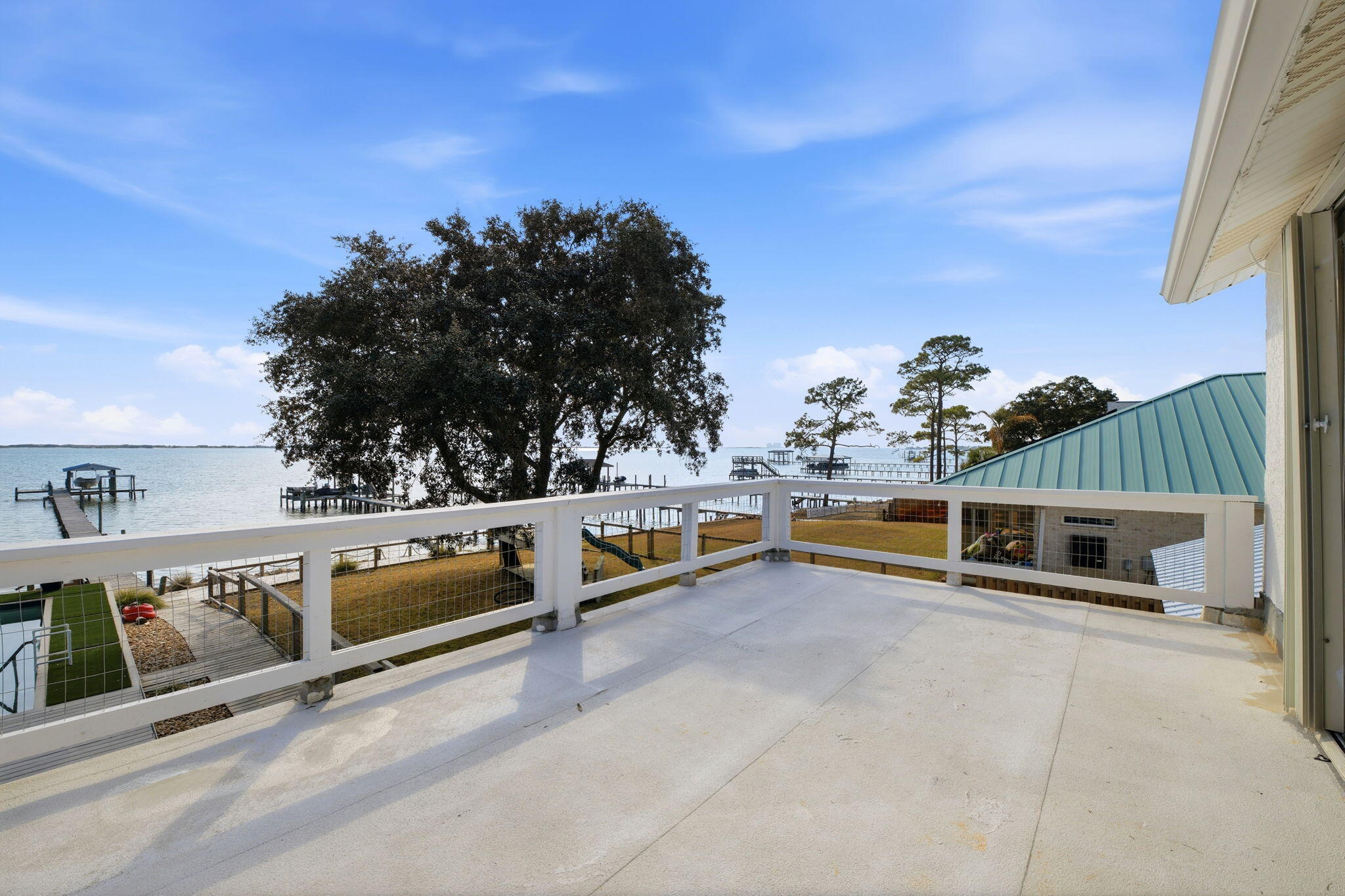 CRESCENT SHORES - Residential