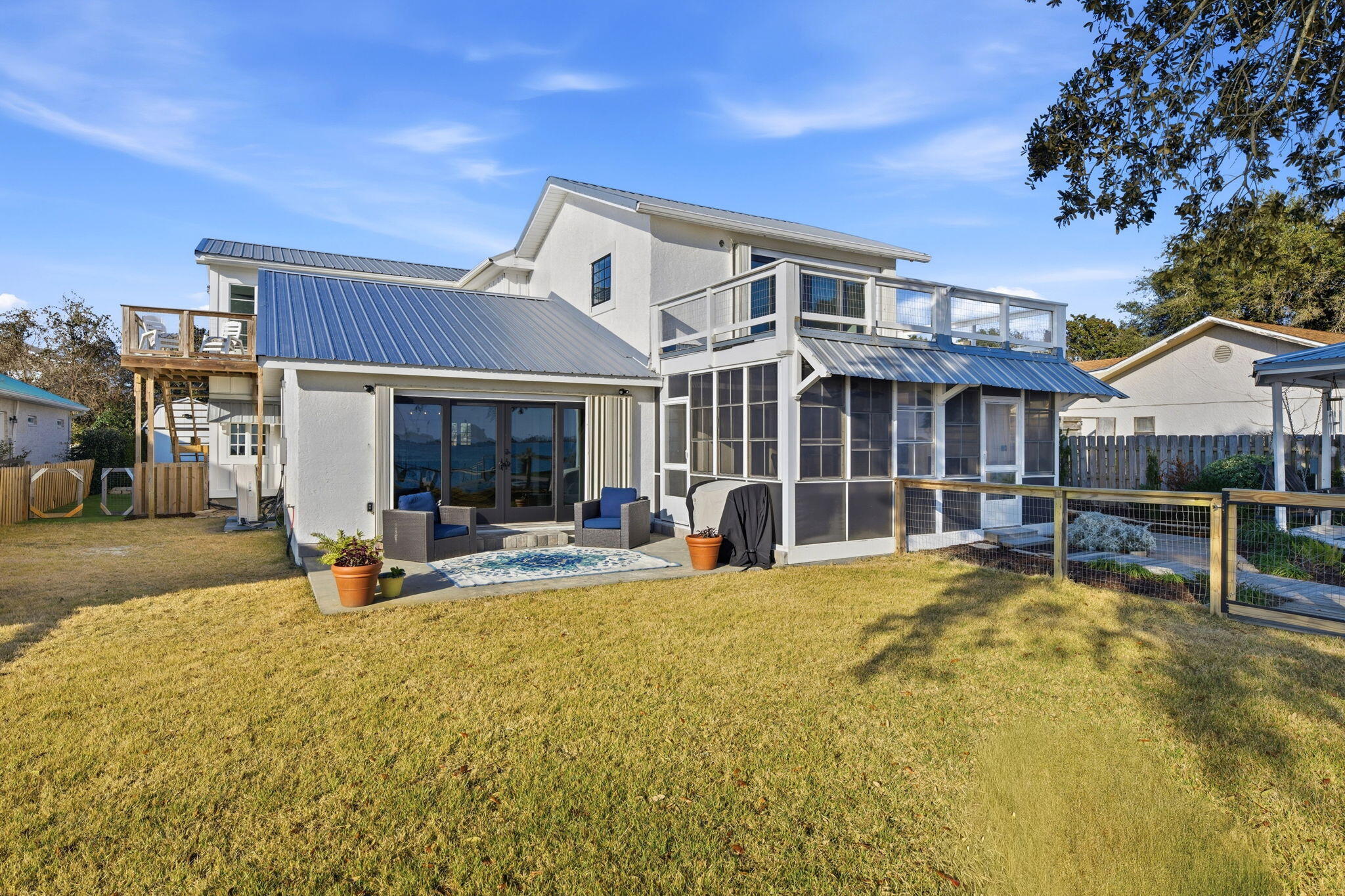 CRESCENT SHORES - Residential