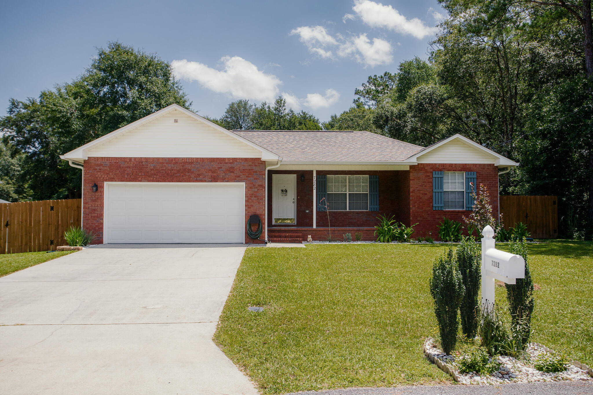 COUNTRY CLUB ESTATES - Residential