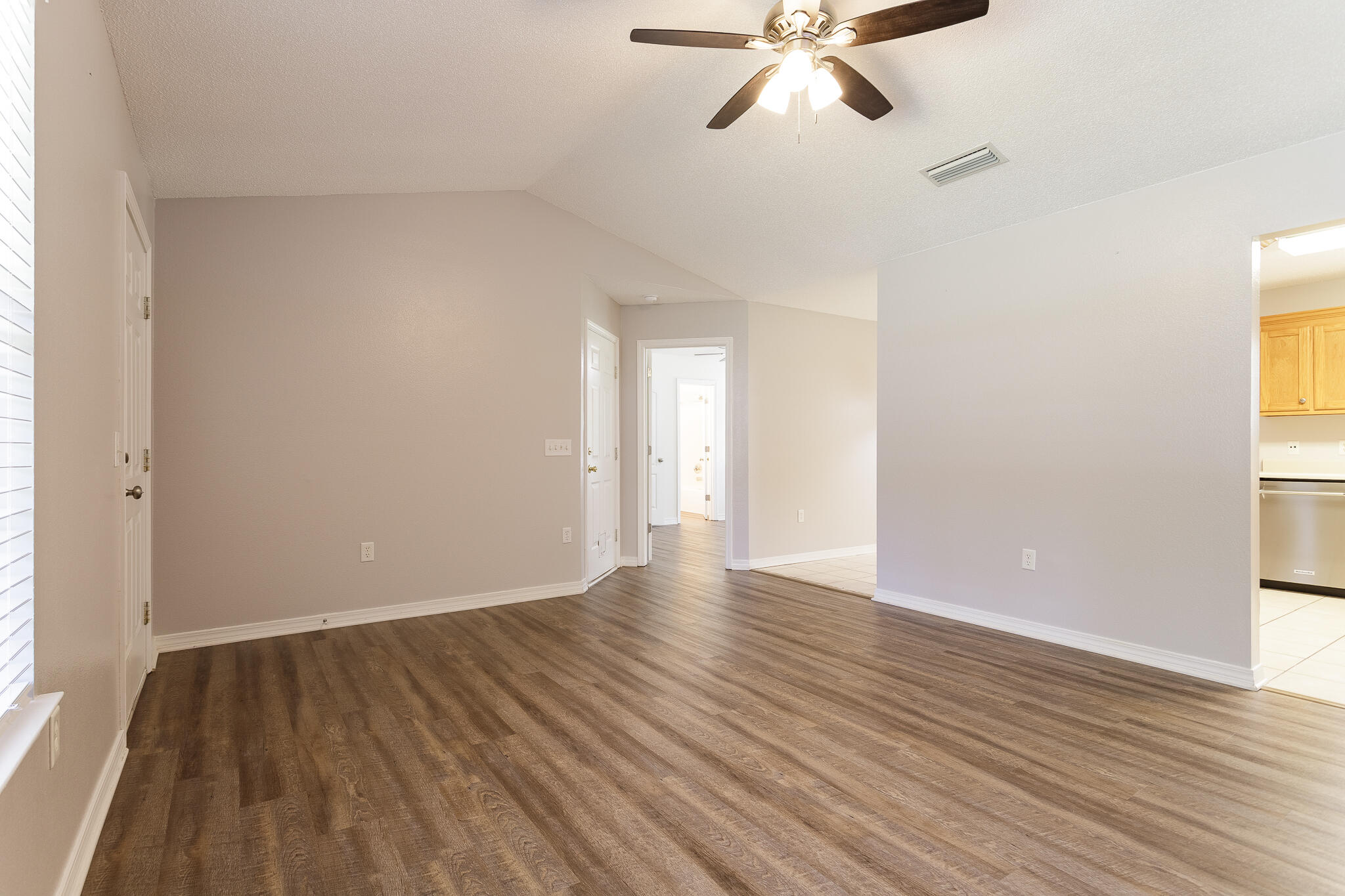 COUNTRY CLUB ESTATES - Residential