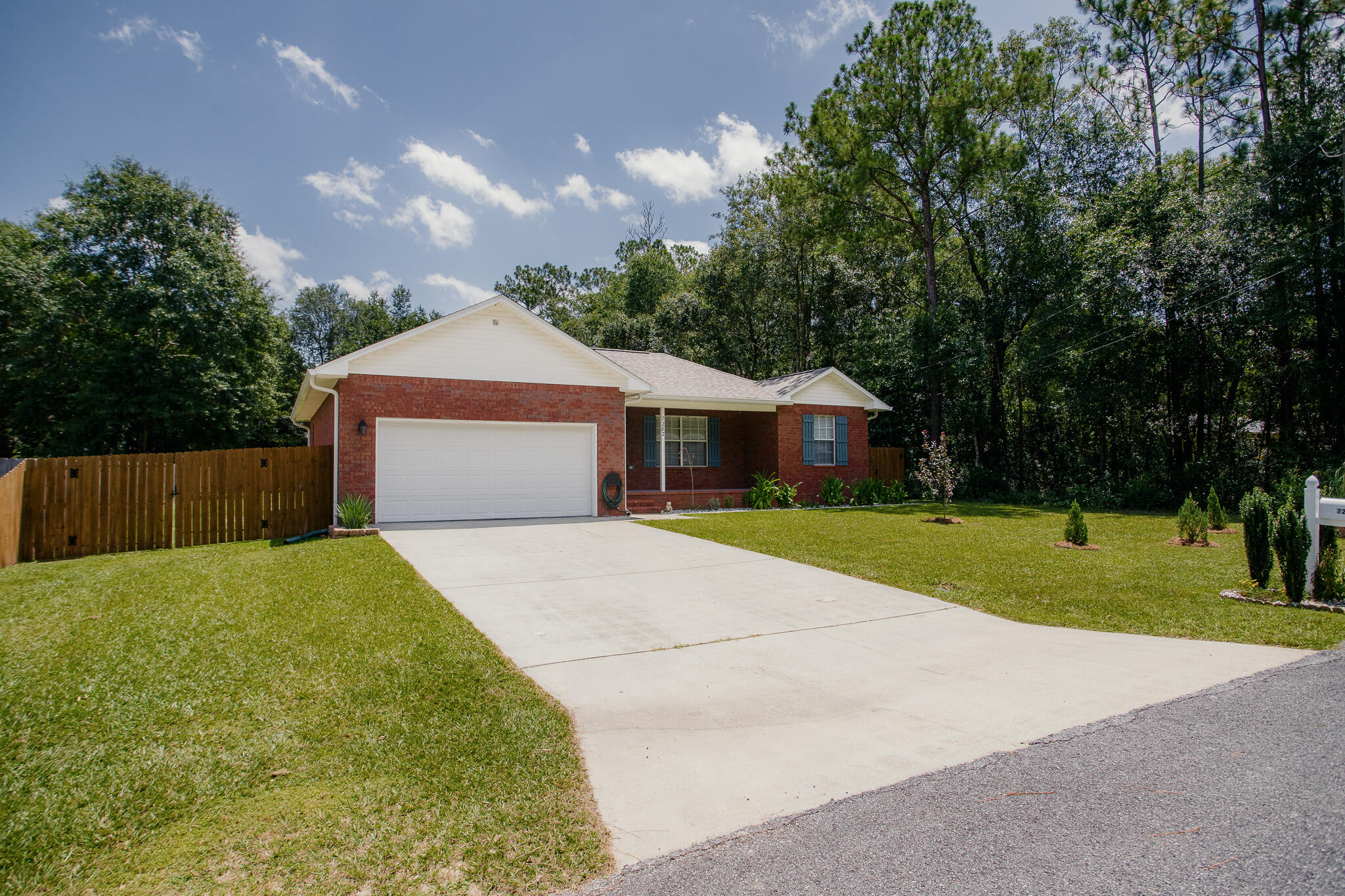 COUNTRY CLUB ESTATES - Residential