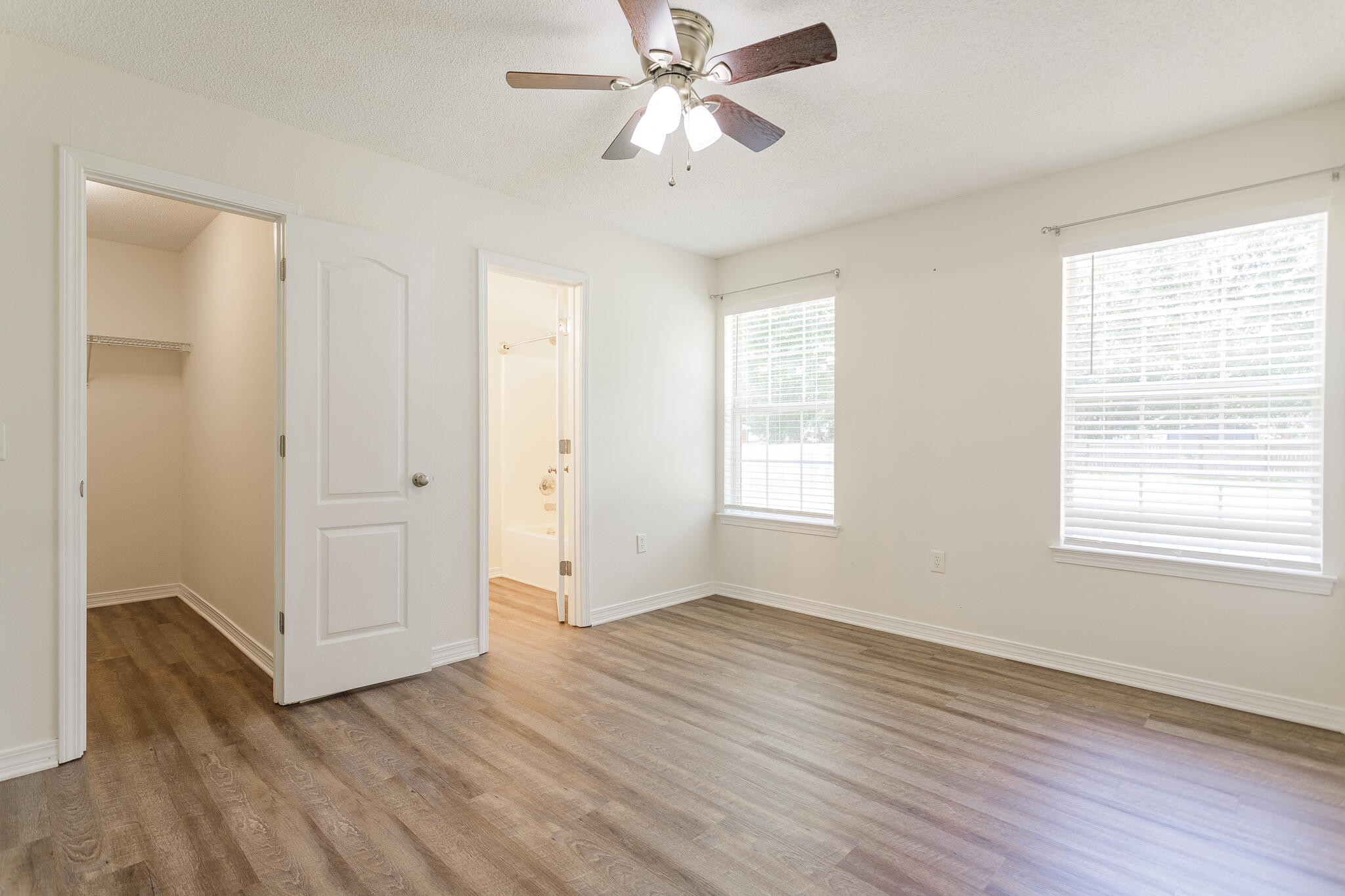 COUNTRY CLUB ESTATES - Residential
