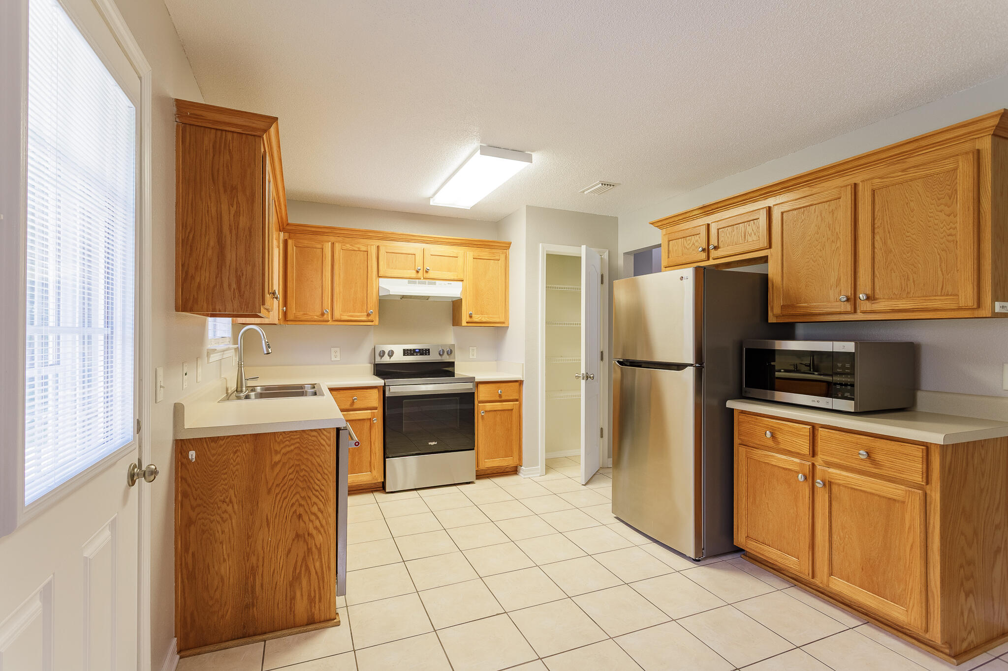 COUNTRY CLUB ESTATES - Residential