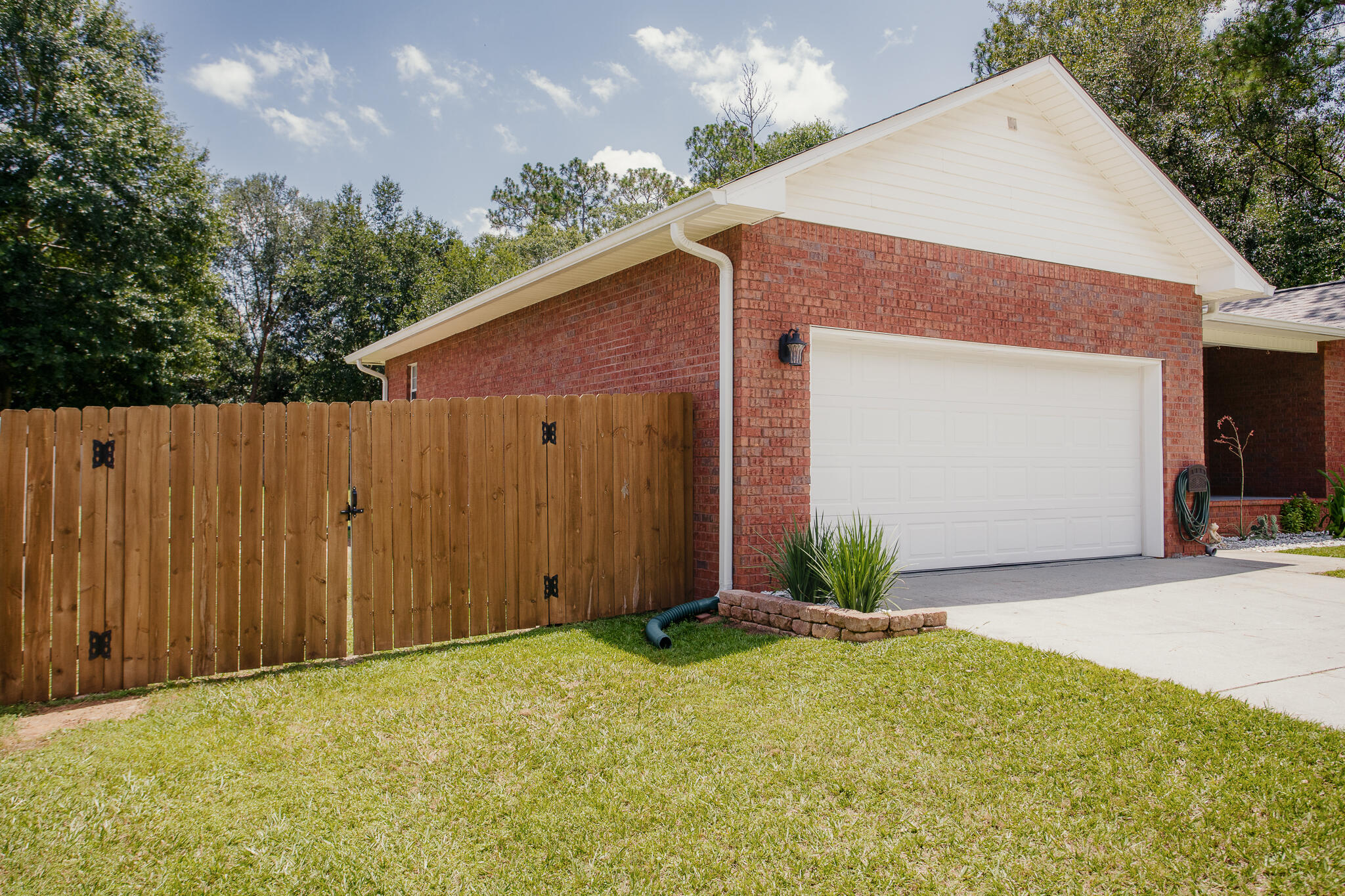 COUNTRY CLUB ESTATES - Residential