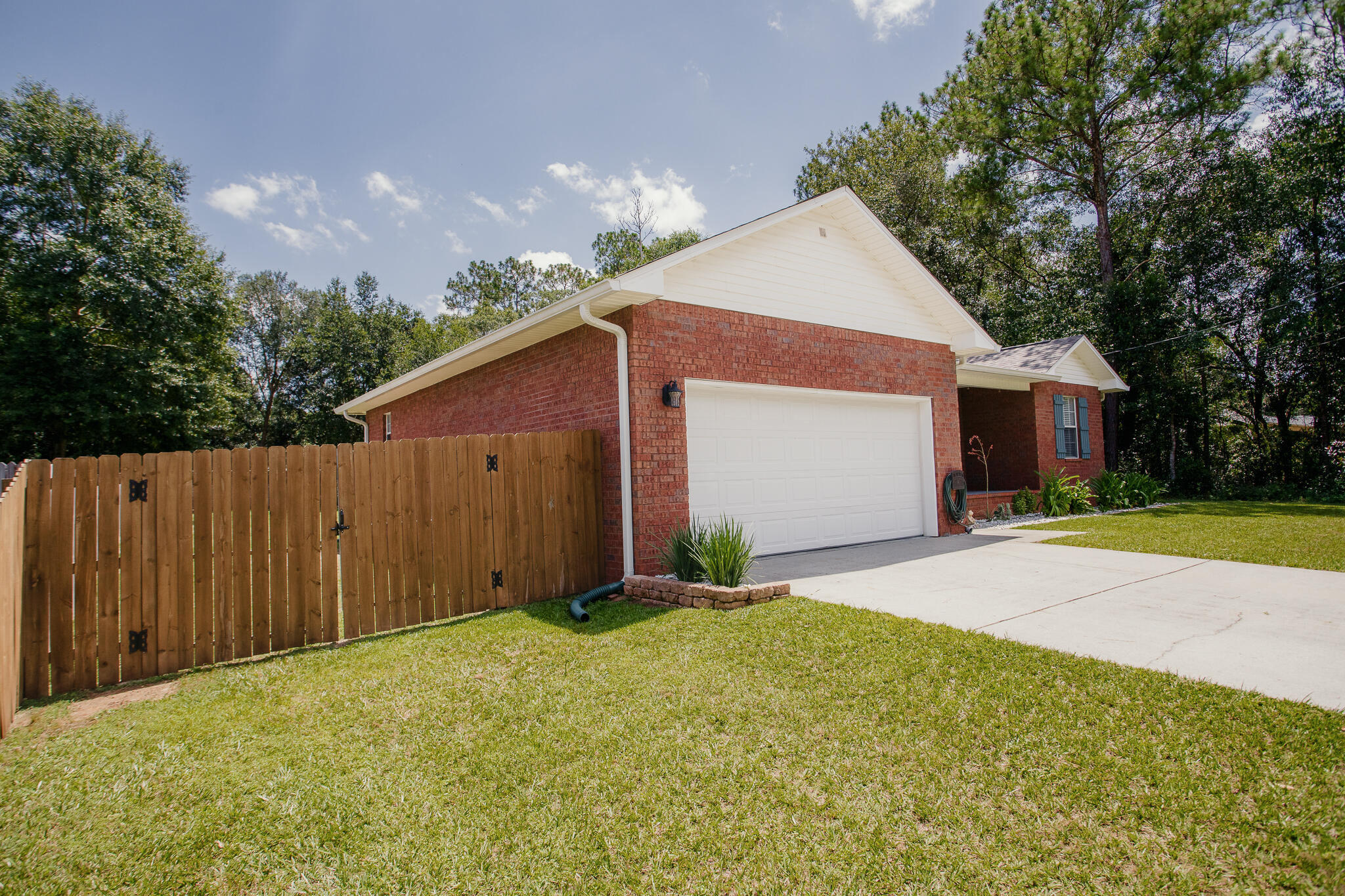 COUNTRY CLUB ESTATES - Residential