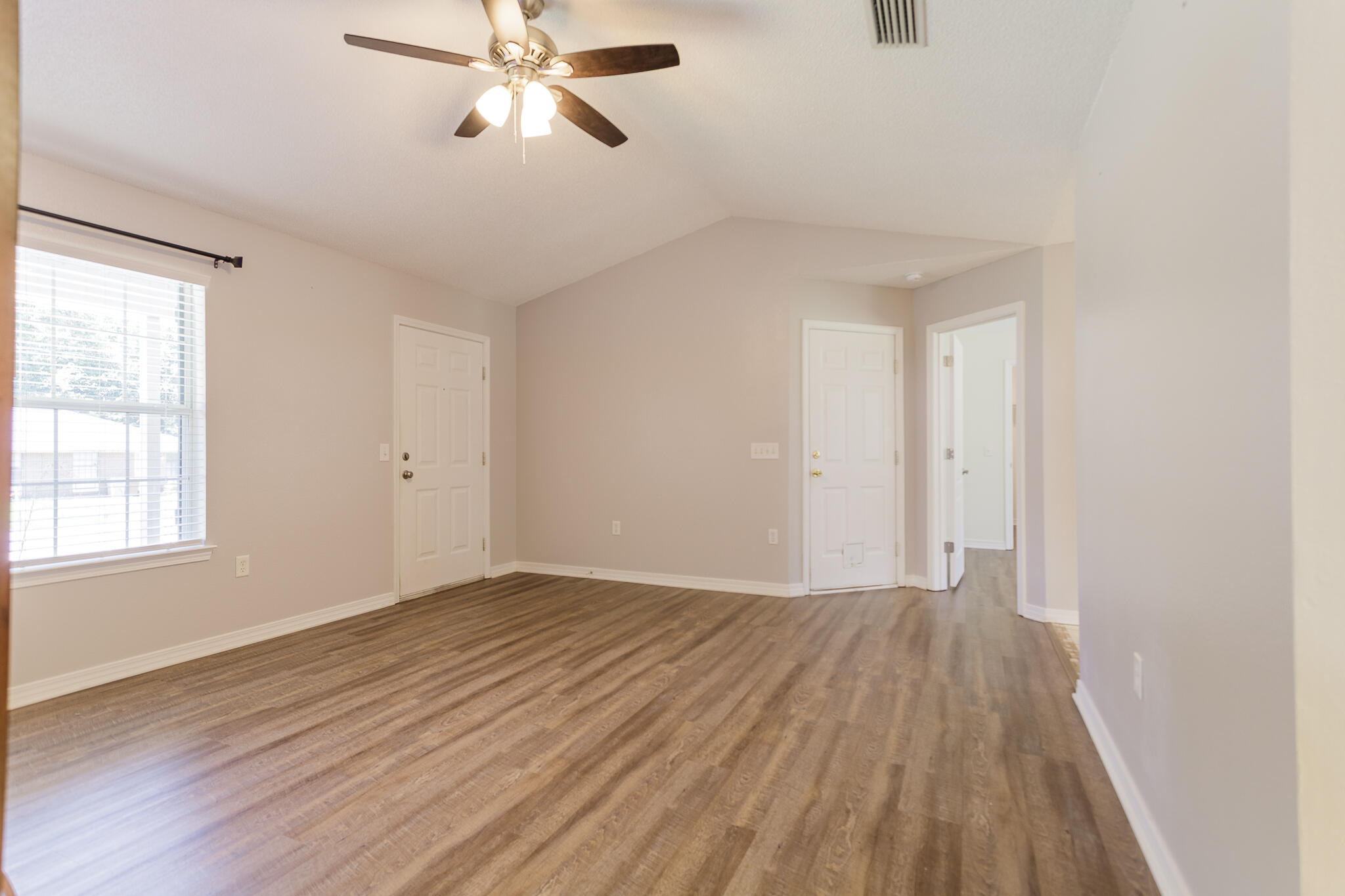 COUNTRY CLUB ESTATES - Residential