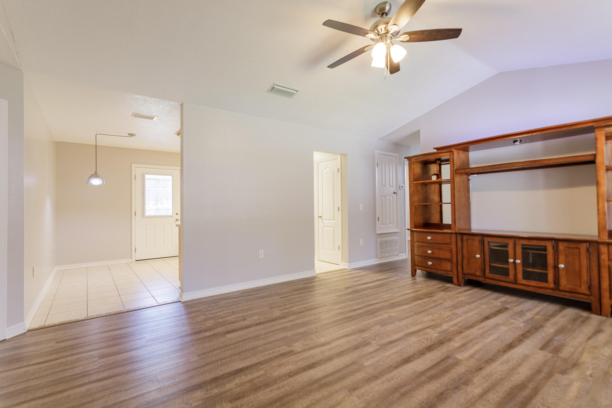 COUNTRY CLUB ESTATES - Residential