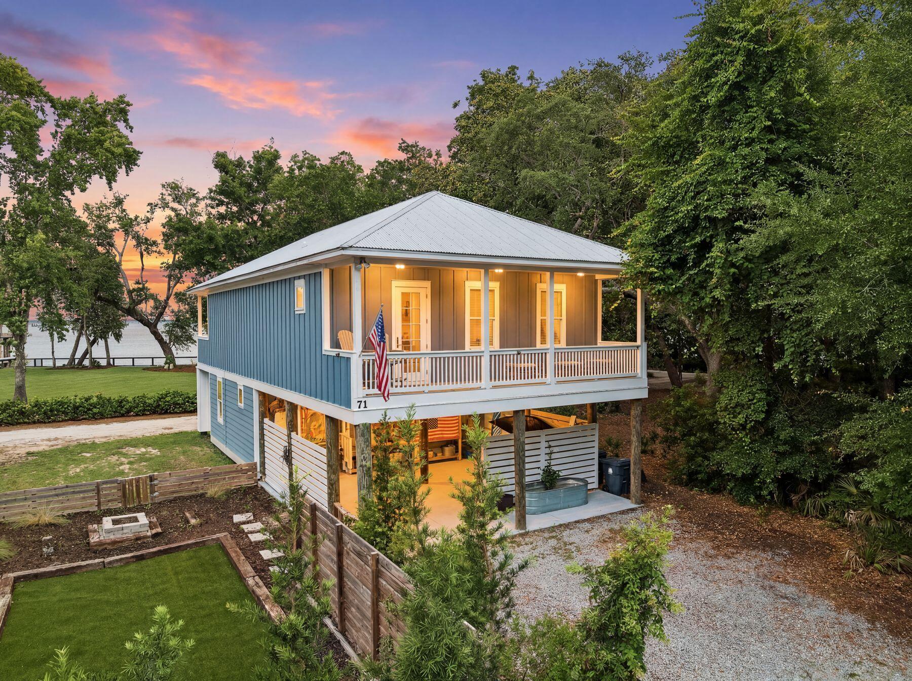 MAGNOLIA BEACH - Residential