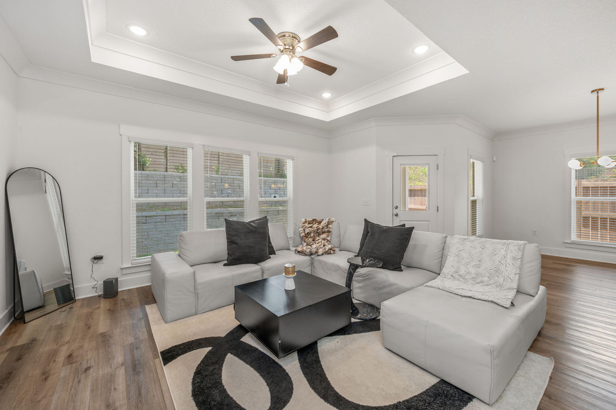 Cedar Ave - Residential