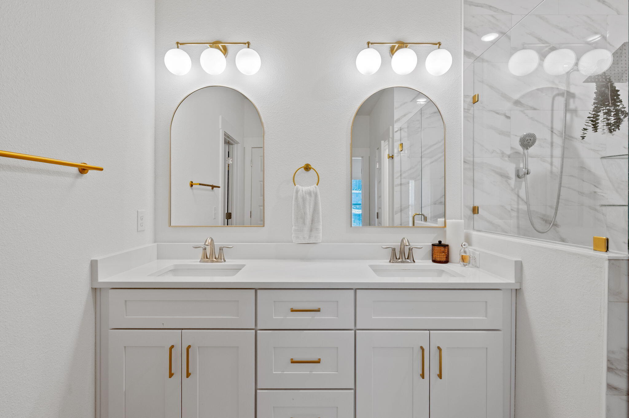 Cedar Ave - Residential