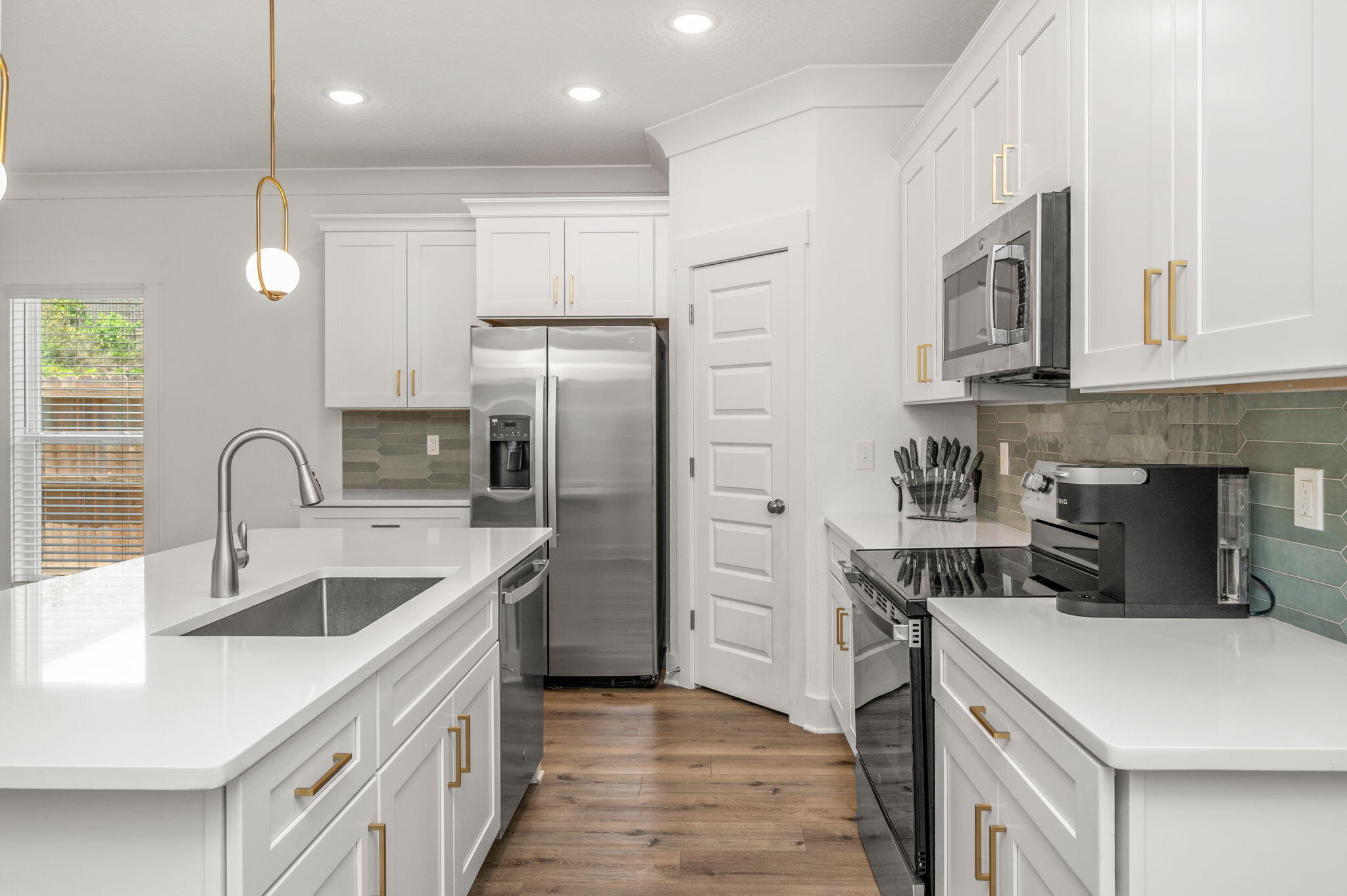 Cedar Ave - Residential