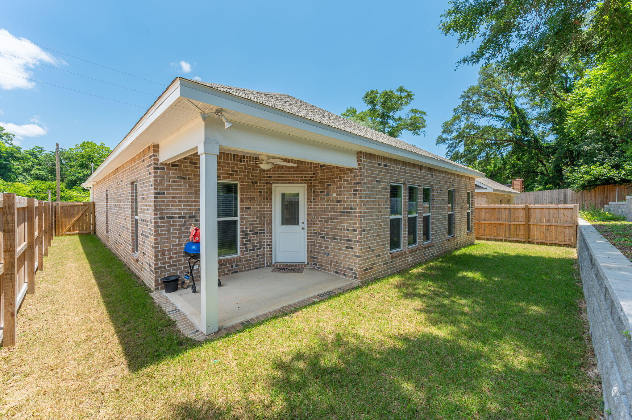 Cedar Ave - Residential
