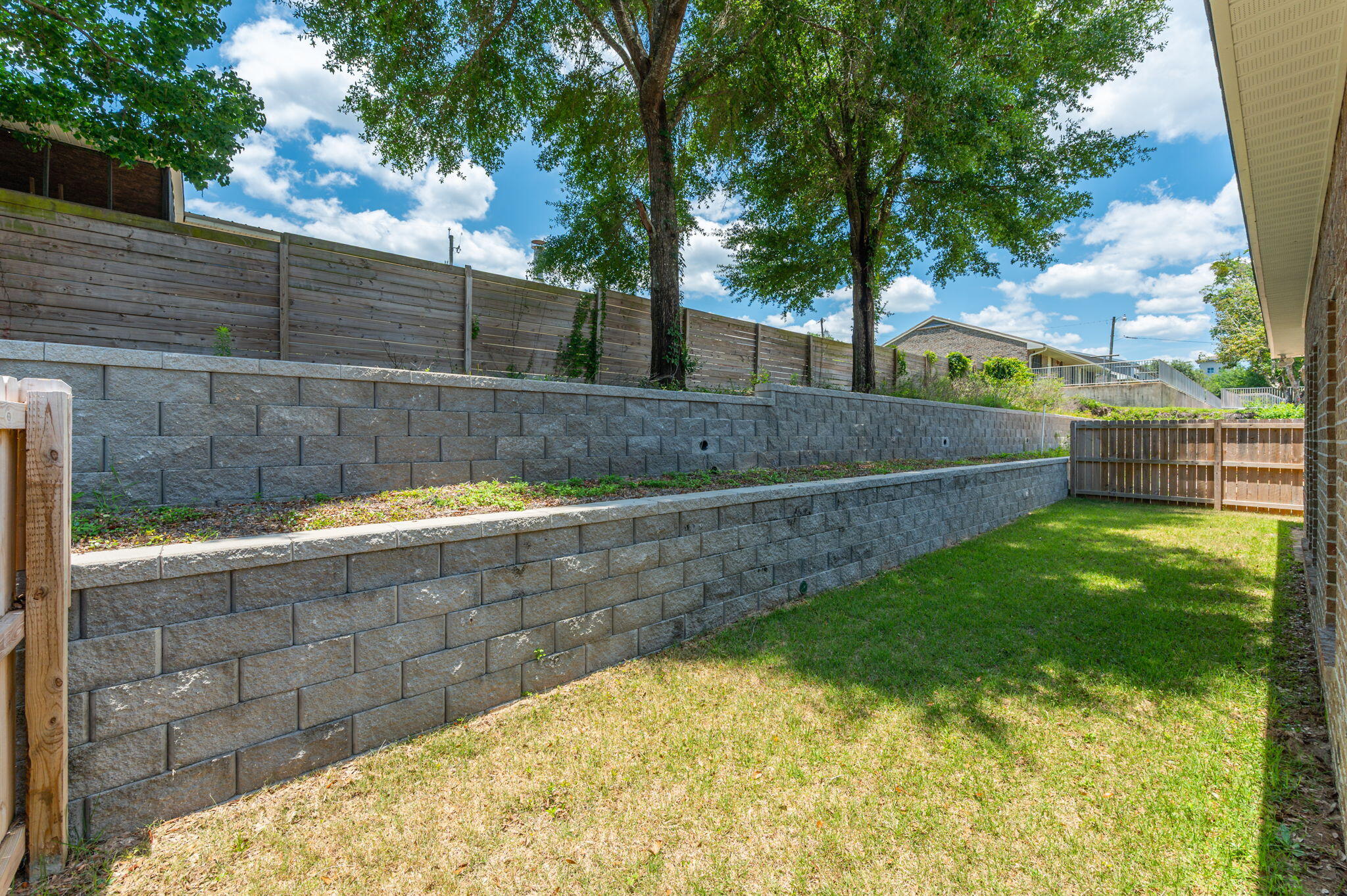 Cedar Ave - Residential